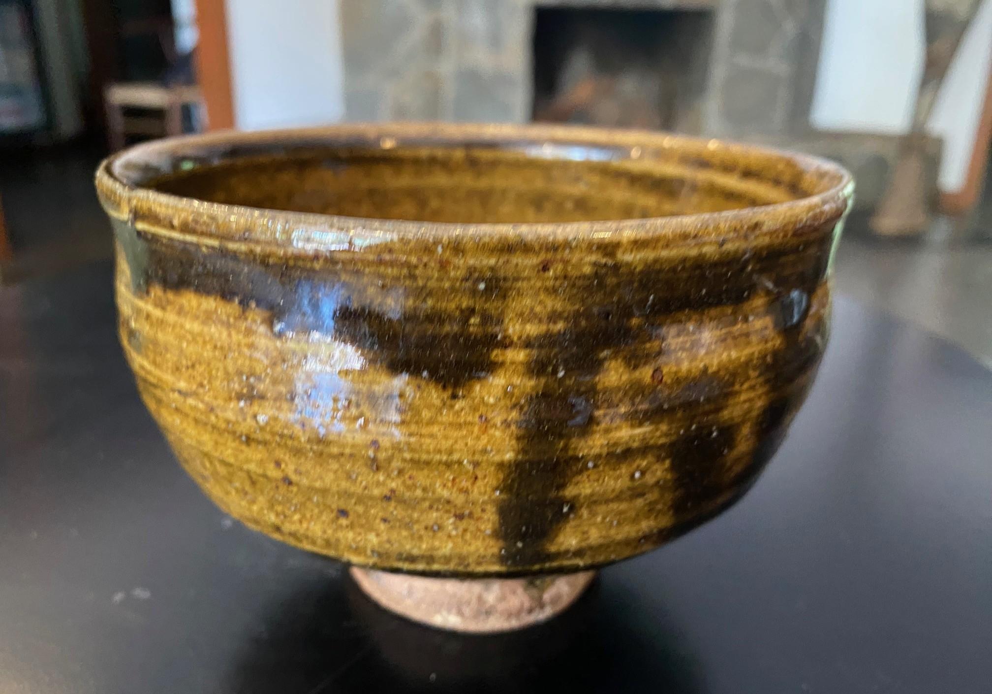 Japanese Signed Wabi-Sabi Pottery Glazed Chawan Tea Bowl Style of Bernard Leach For Sale 2