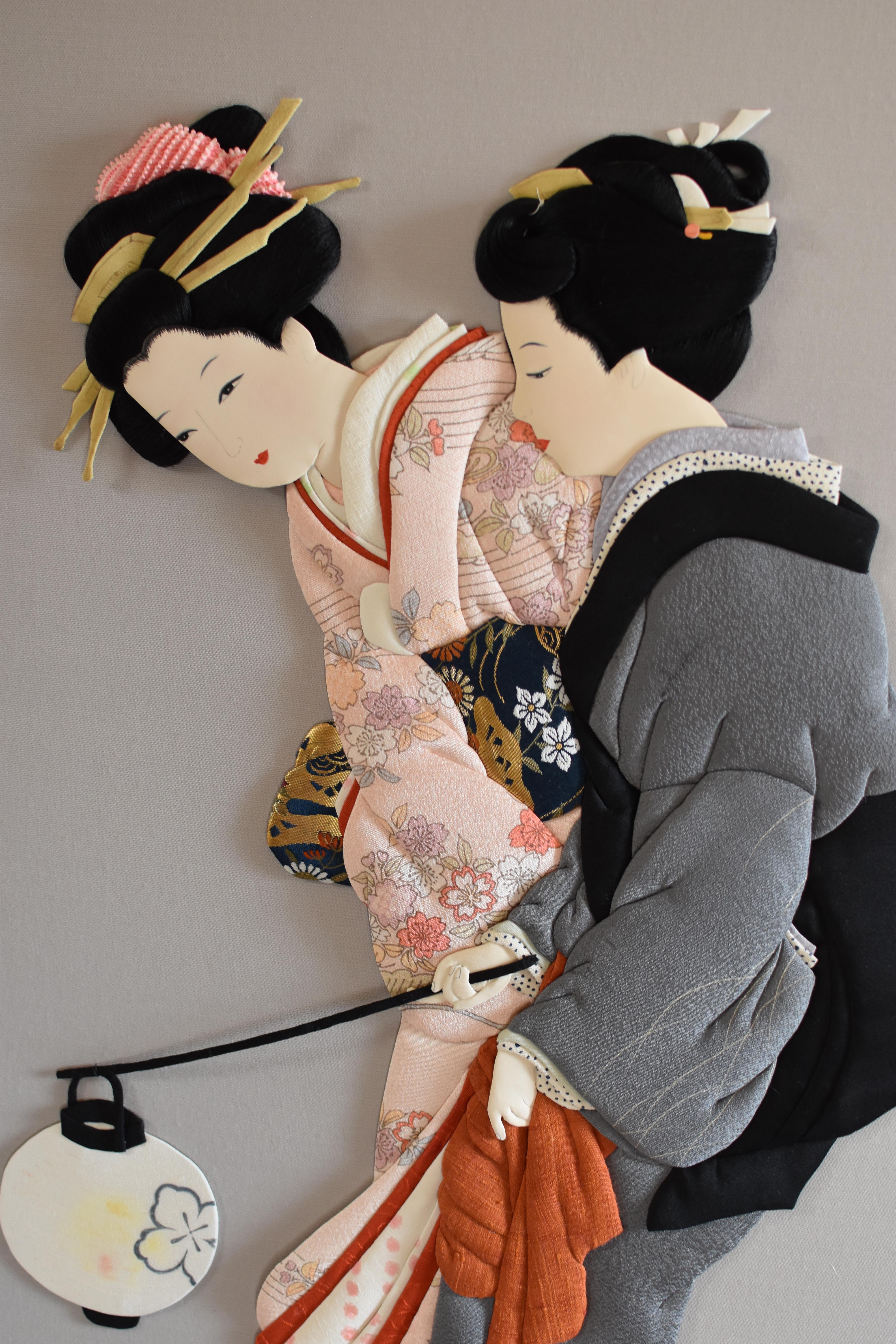 Fait main Contemporary Japanese Gray Pink Silk Brocade Hand-Crafted Oshie Decorative Art