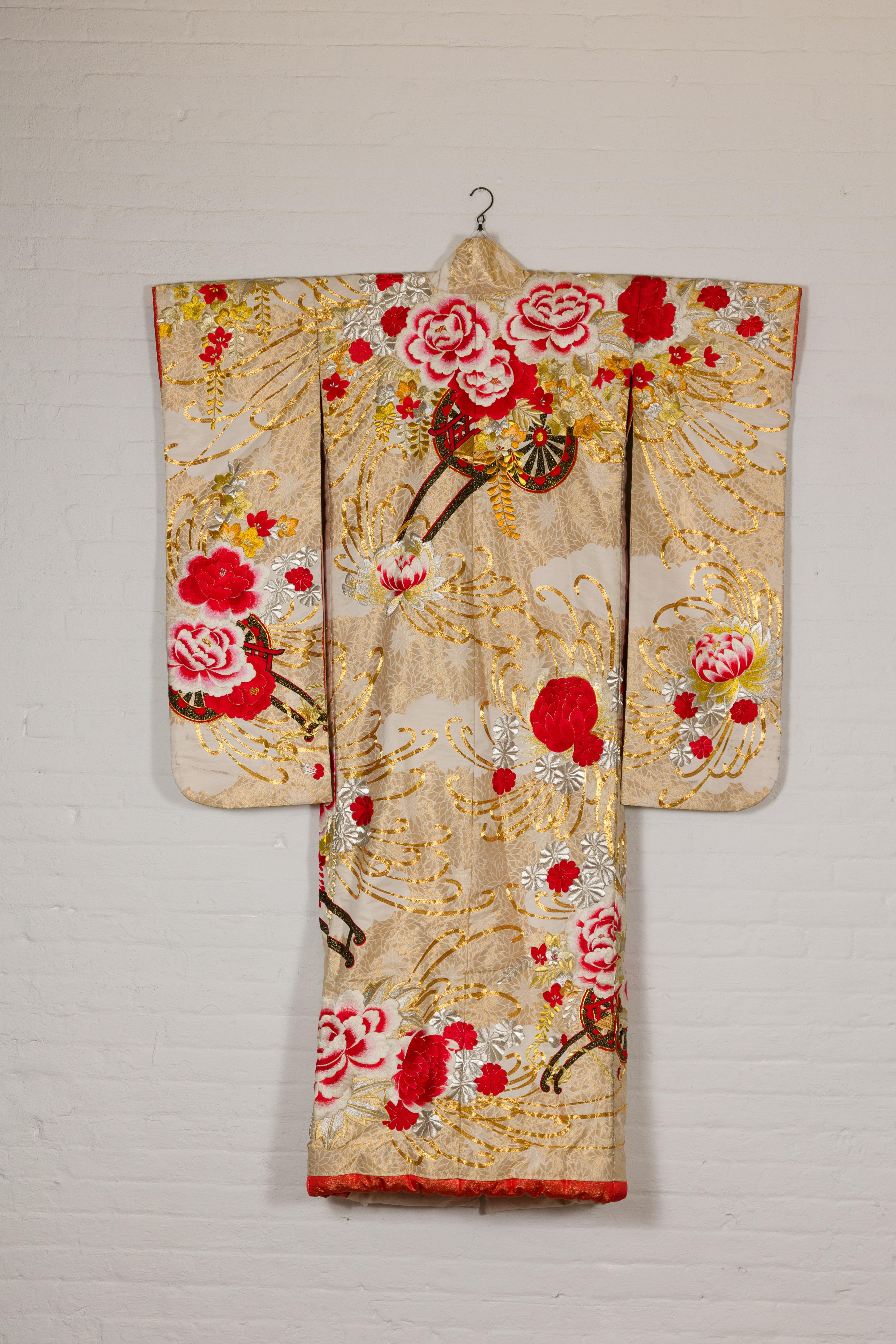 Kimono vintage en soie avec broderie dorée, argentée et rouge en vente 8
