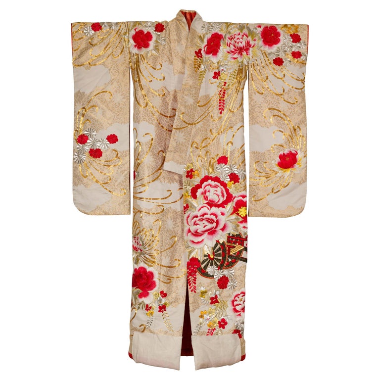 Kimono vintage en soie avec broderie dorée, argentée et rouge En vente sur  1stDibs