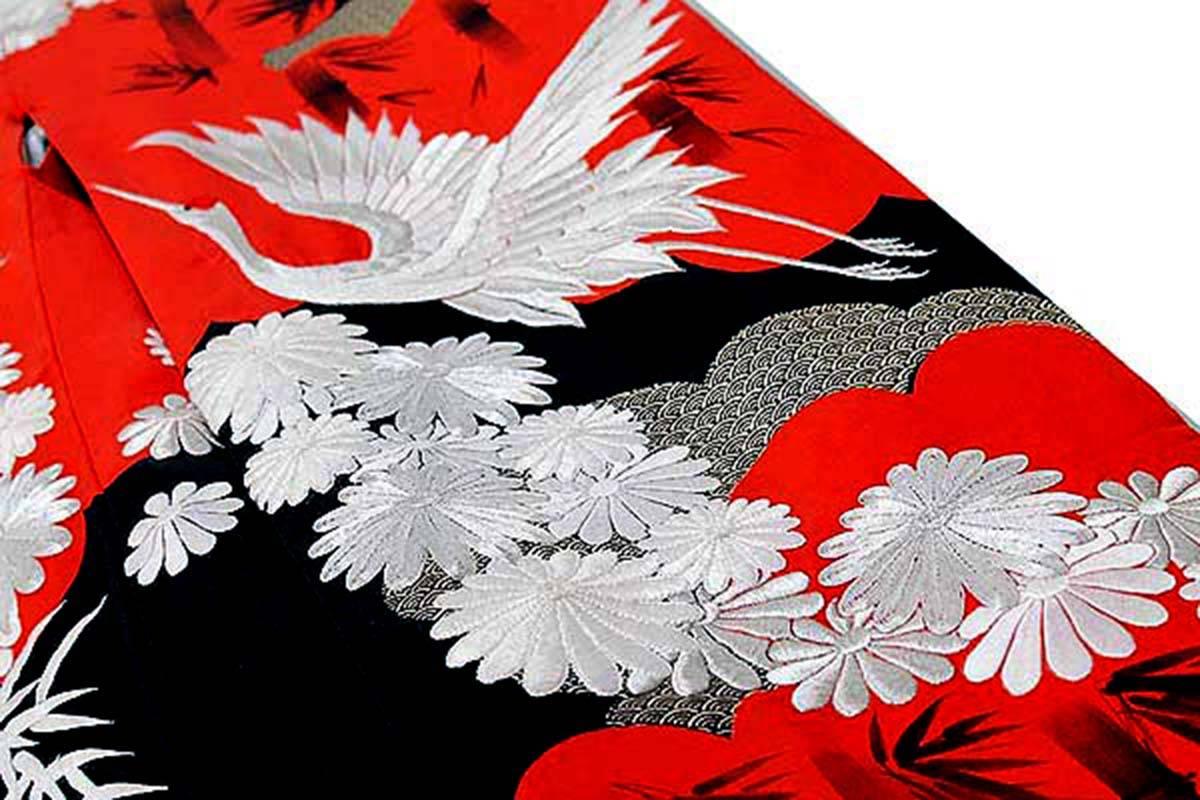 Japanese Silk Embroidered Uchikake Formal Wedding Kimono, Red Silver, Art Deco For Sale 5