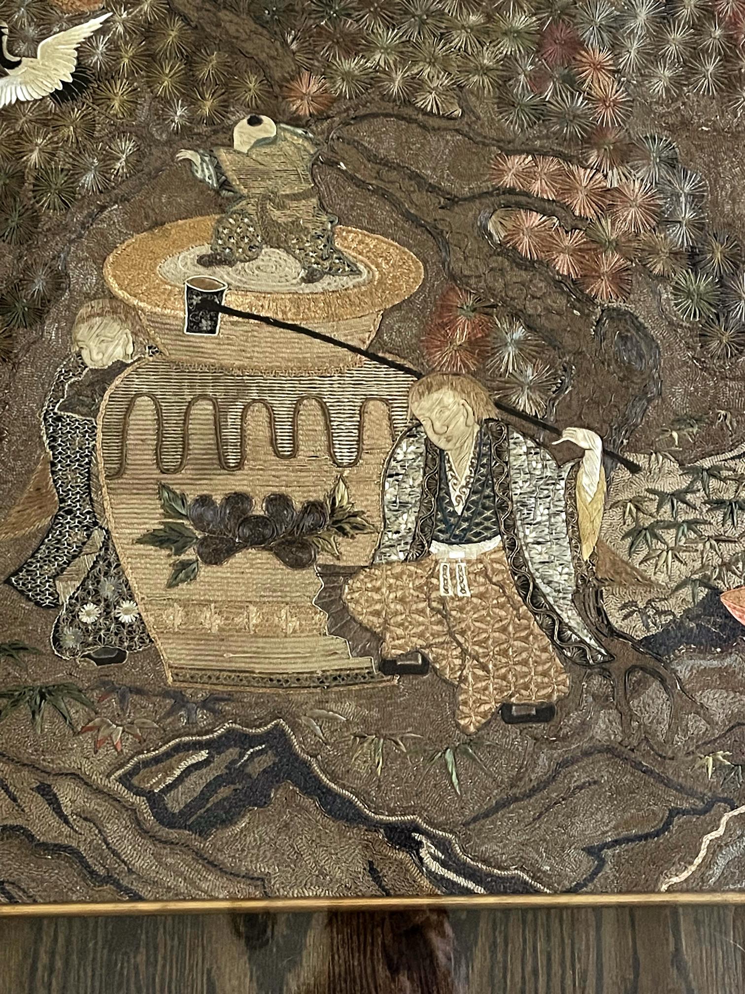 Japanischer Wandteppich aus Seide mit Stickerei aus der Meiji-Periode (Spätes 19. Jahrhundert) im Angebot