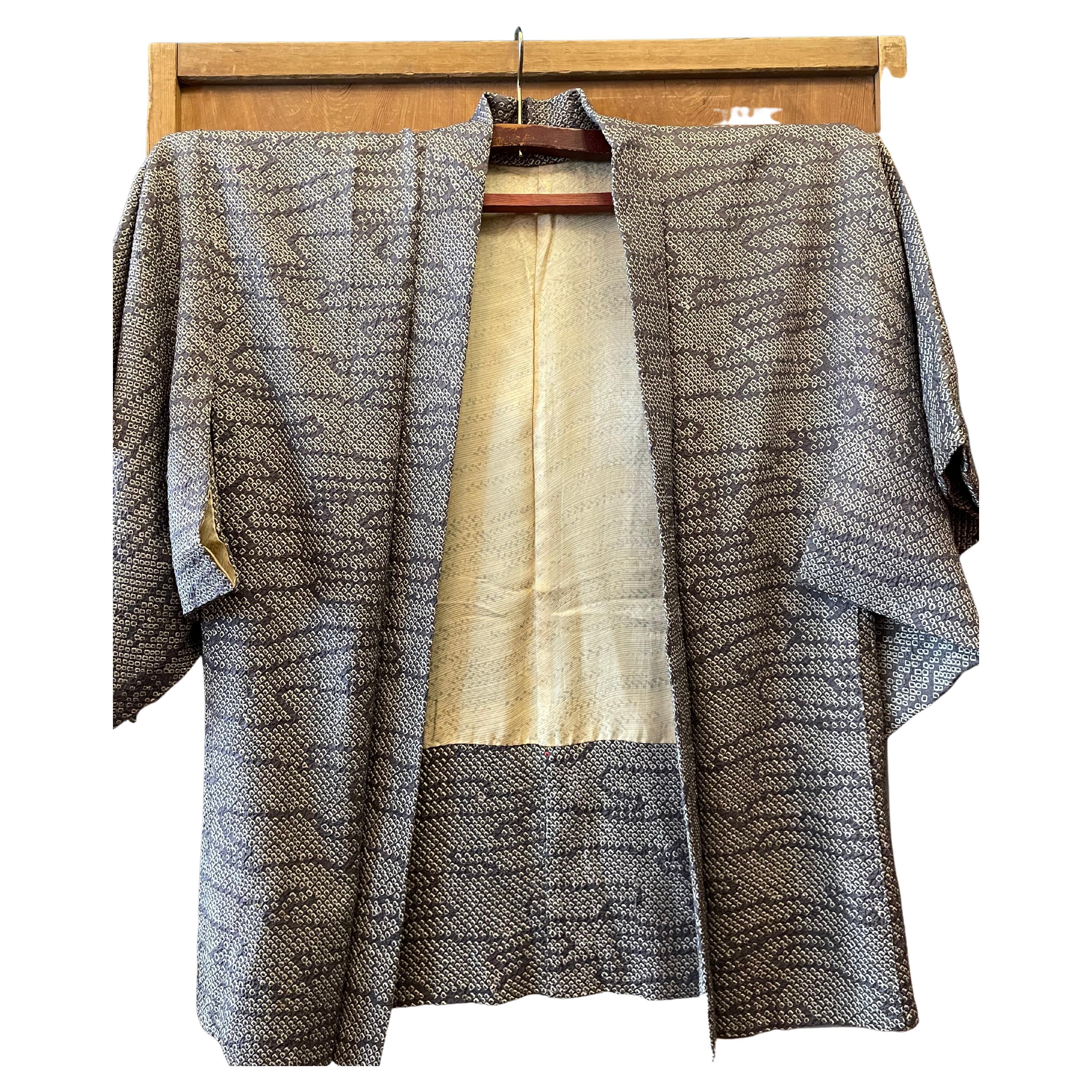 Veste Haori japonaise en soie grise Technique Shibori des années 1970 Showa