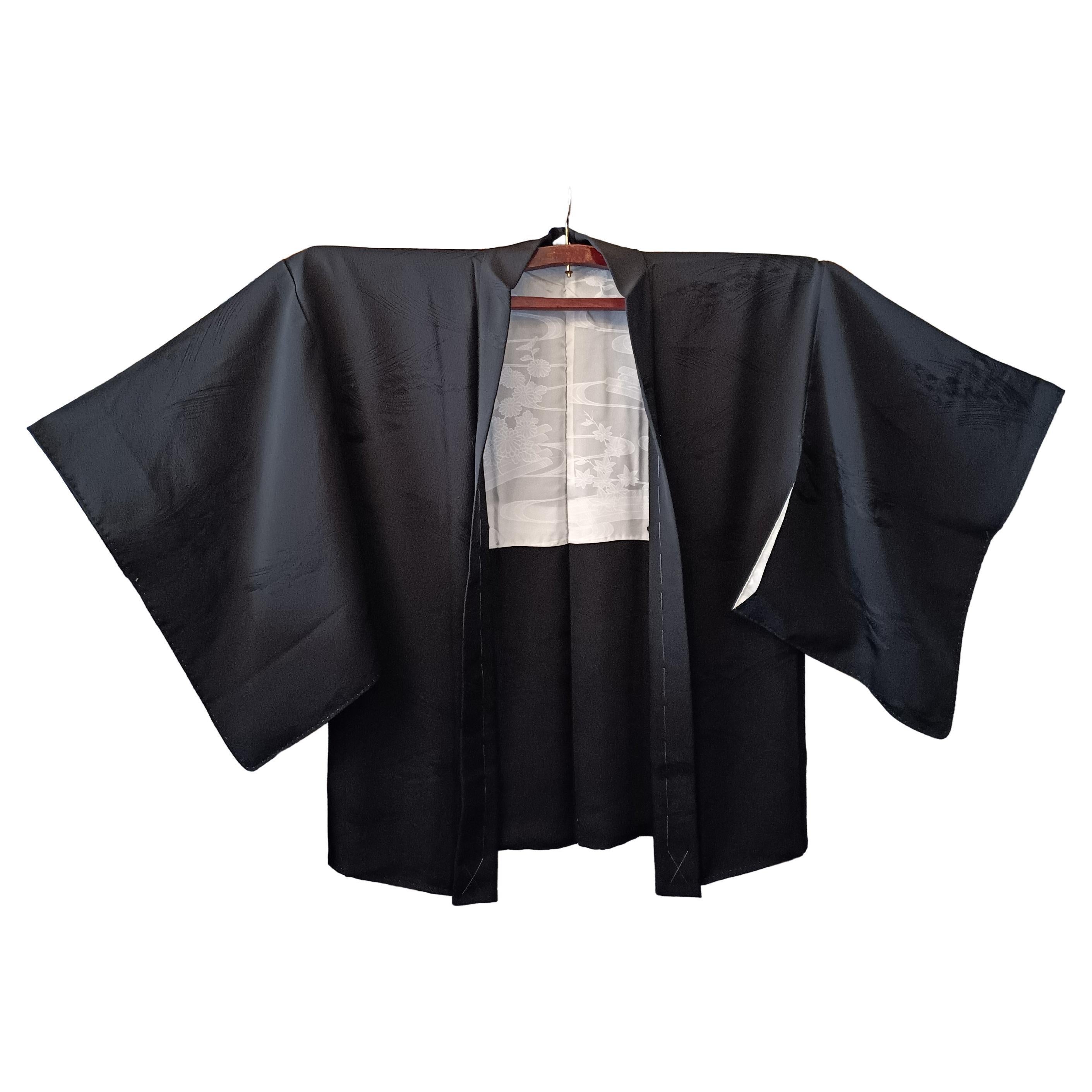 Chaqueta haori de seda japonesa negra