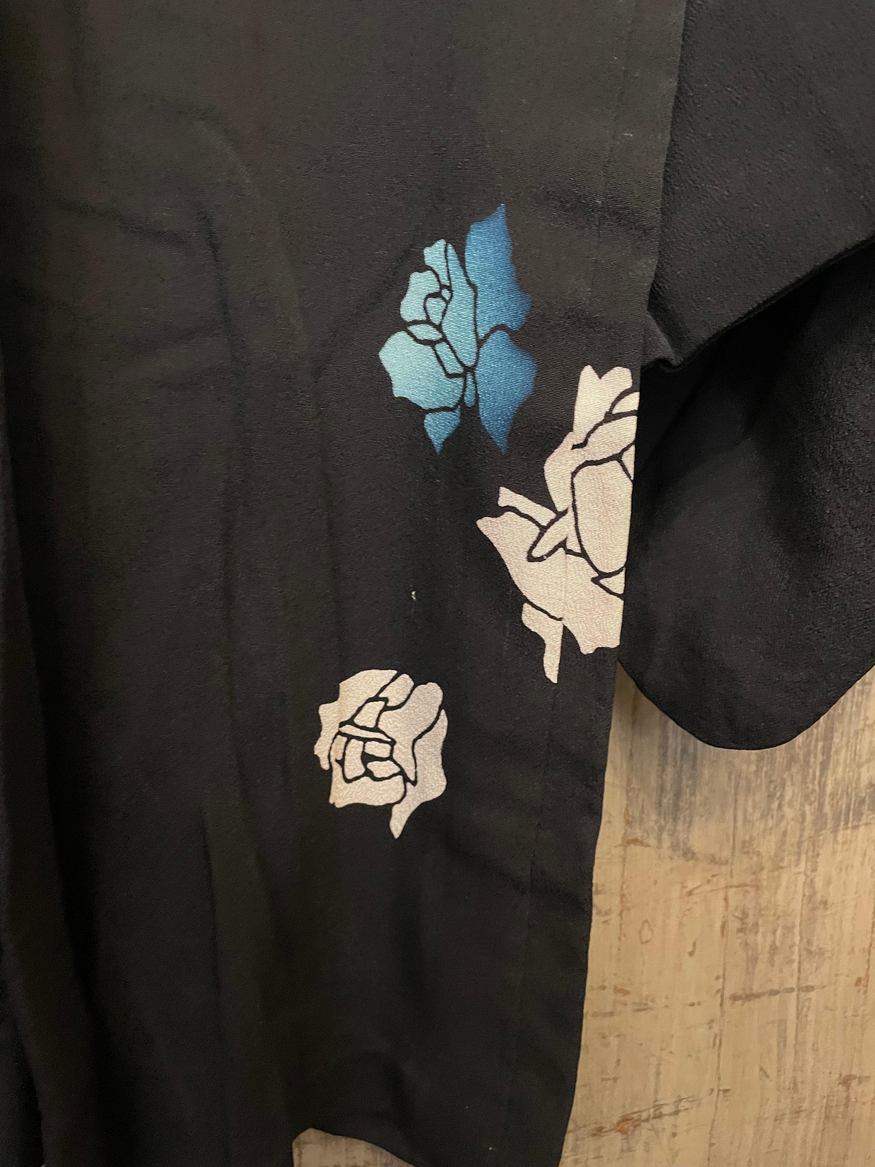 Showa Japanese Silk Haori Jacket Black with White and Bleu Rose 1980s  For Sale