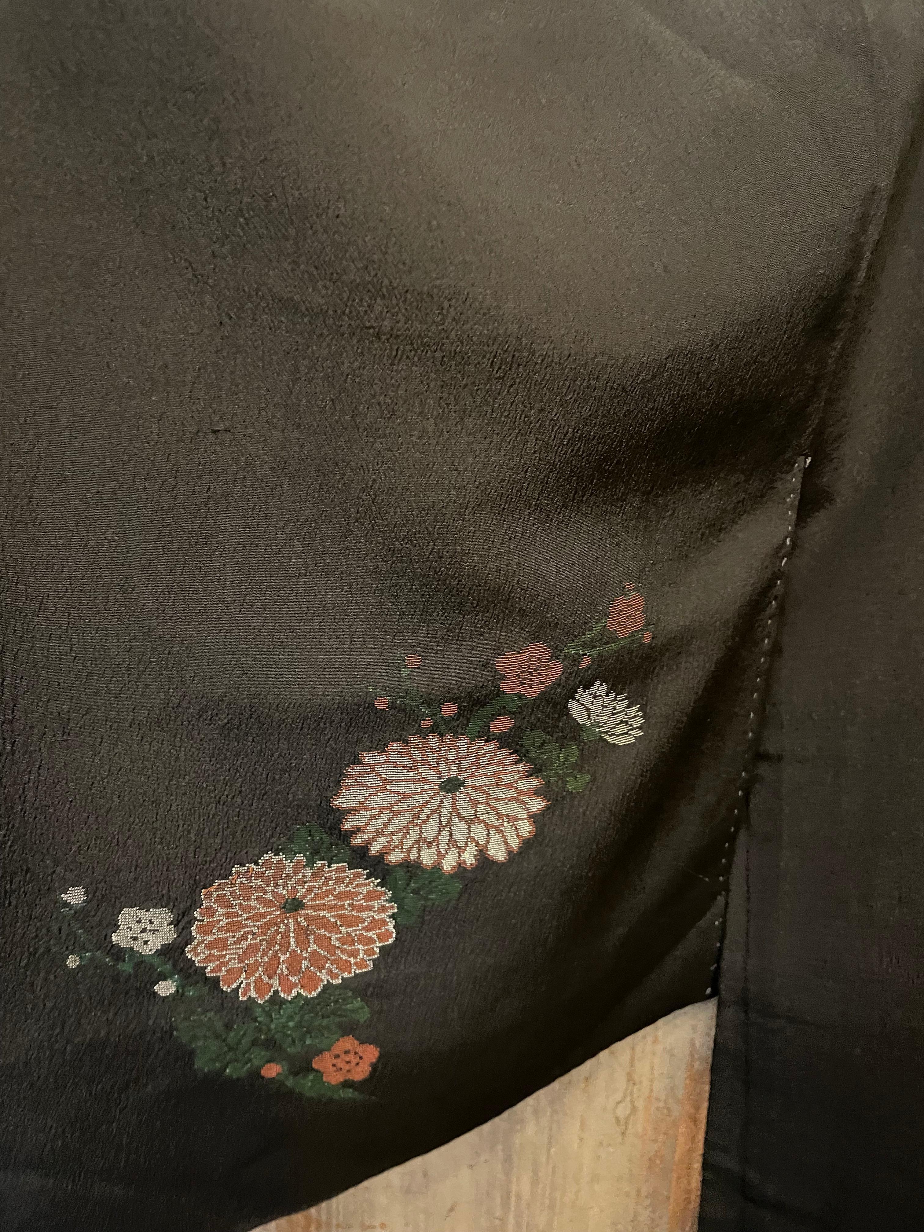 Japanese Silk Haori Jacket for Women Black 1980s Showa Hanaguruma In Fair Condition For Sale In Paris, FR
