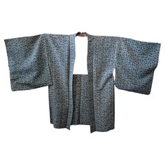 Japanische Haori-Jacke aus Seide in Blaugrau mit Blumen- und Blattmuster aus Seide