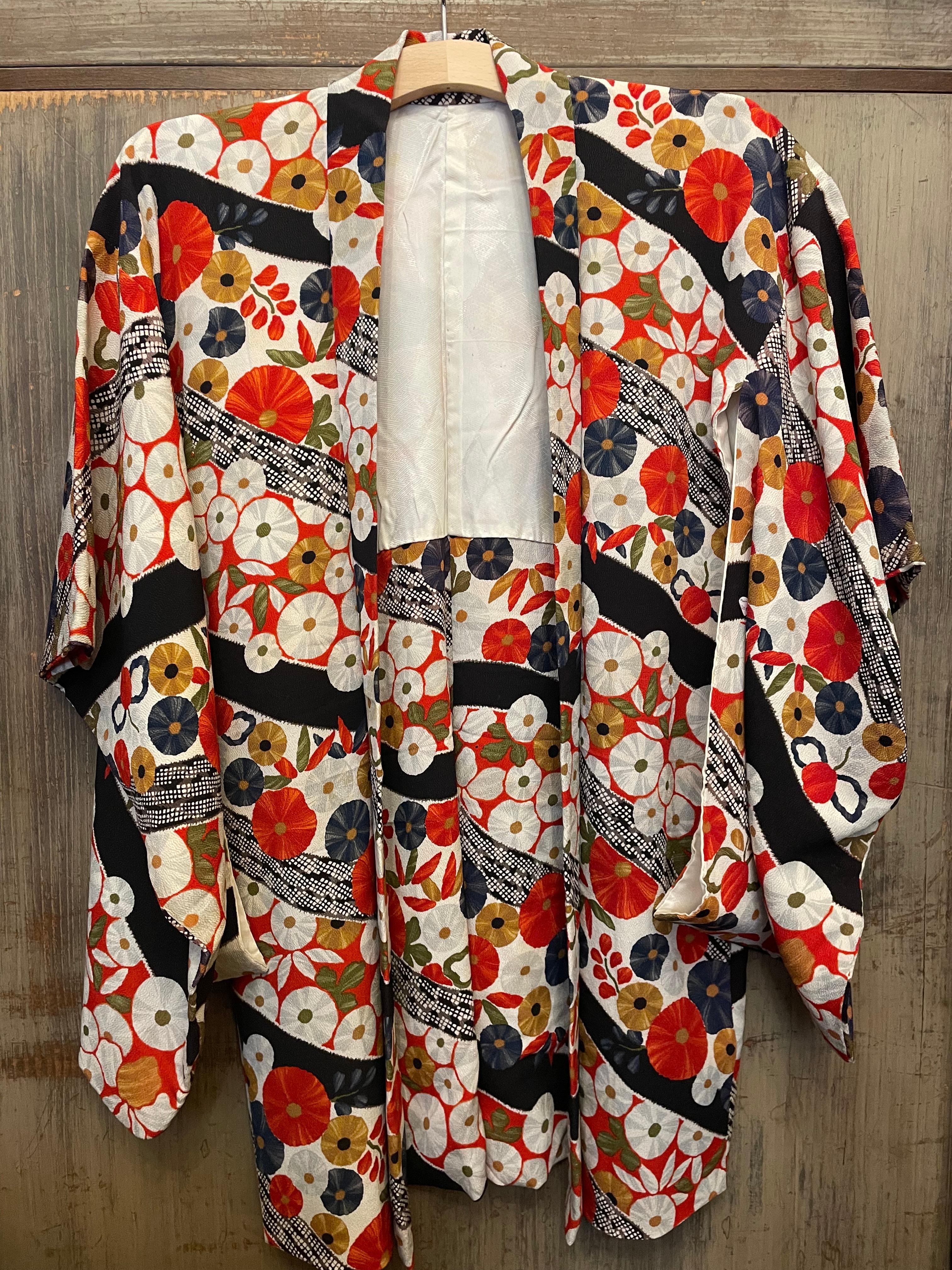 This is a silk jacket which was made in Japan.
It was made in Showa era around 1980s.

The haori is a traditional Japanese hip- or thigh-length jacket worn over a kimono. Resembling a shortened kimono with no overlapping front panels (okumi), the