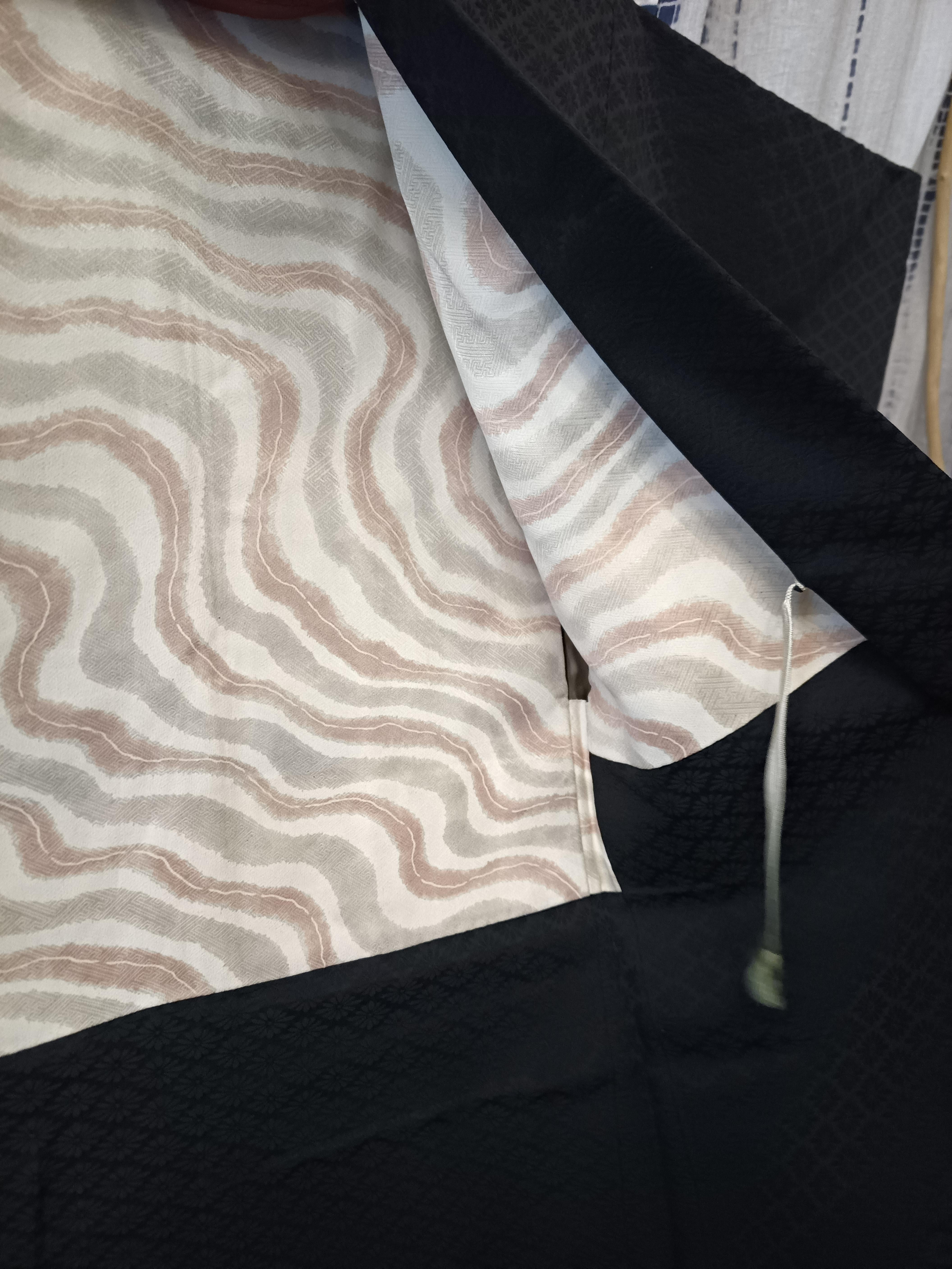 Chaqueta de seda japonesa HAORI negra Showa en venta