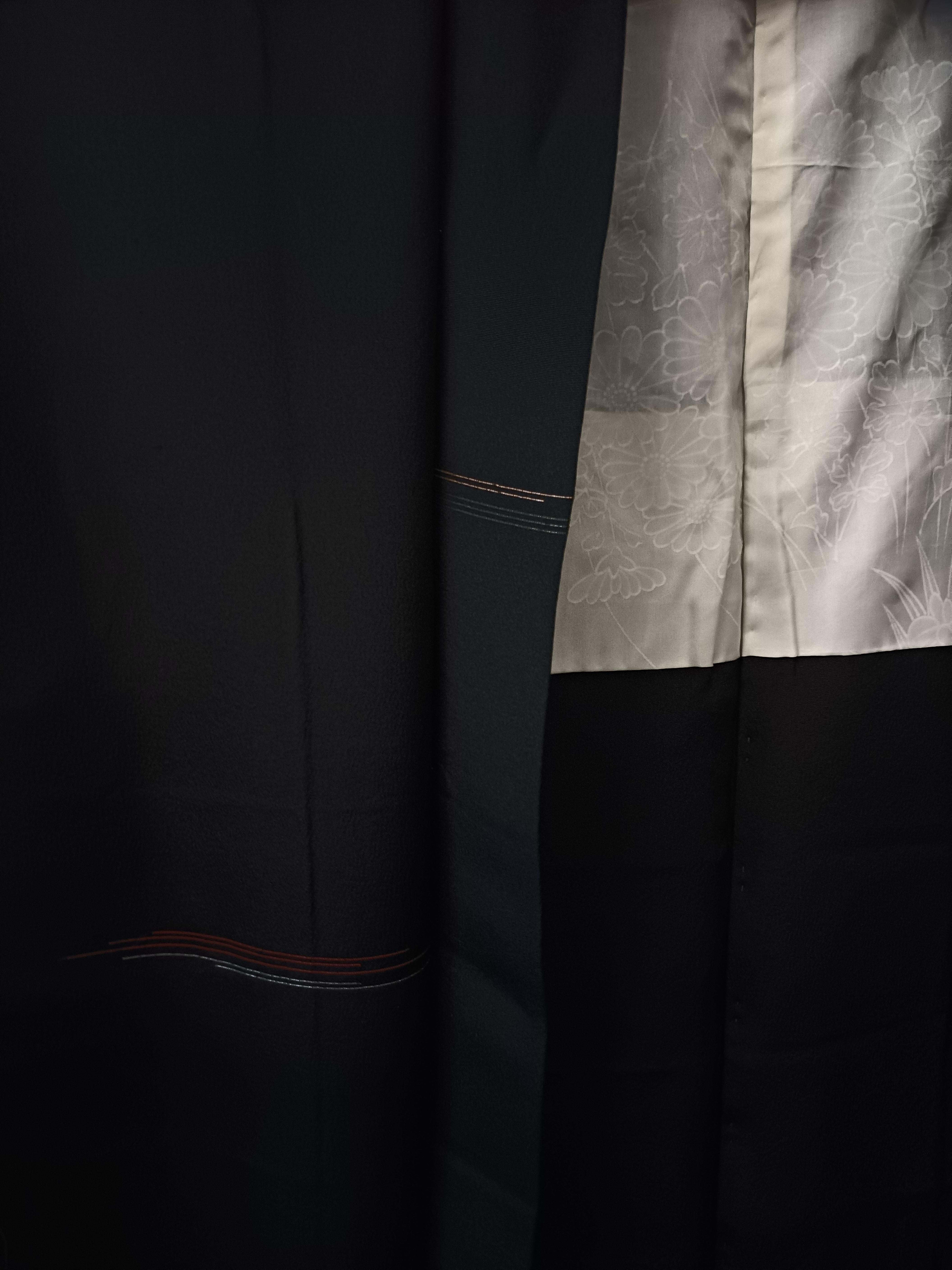 Japanese silk jacket HAORI black with flower and lion pattern For Sale 3