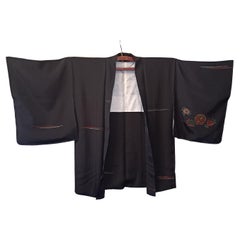 Chaqueta de seda japonesa HAORI negra con estampado de flores y leones