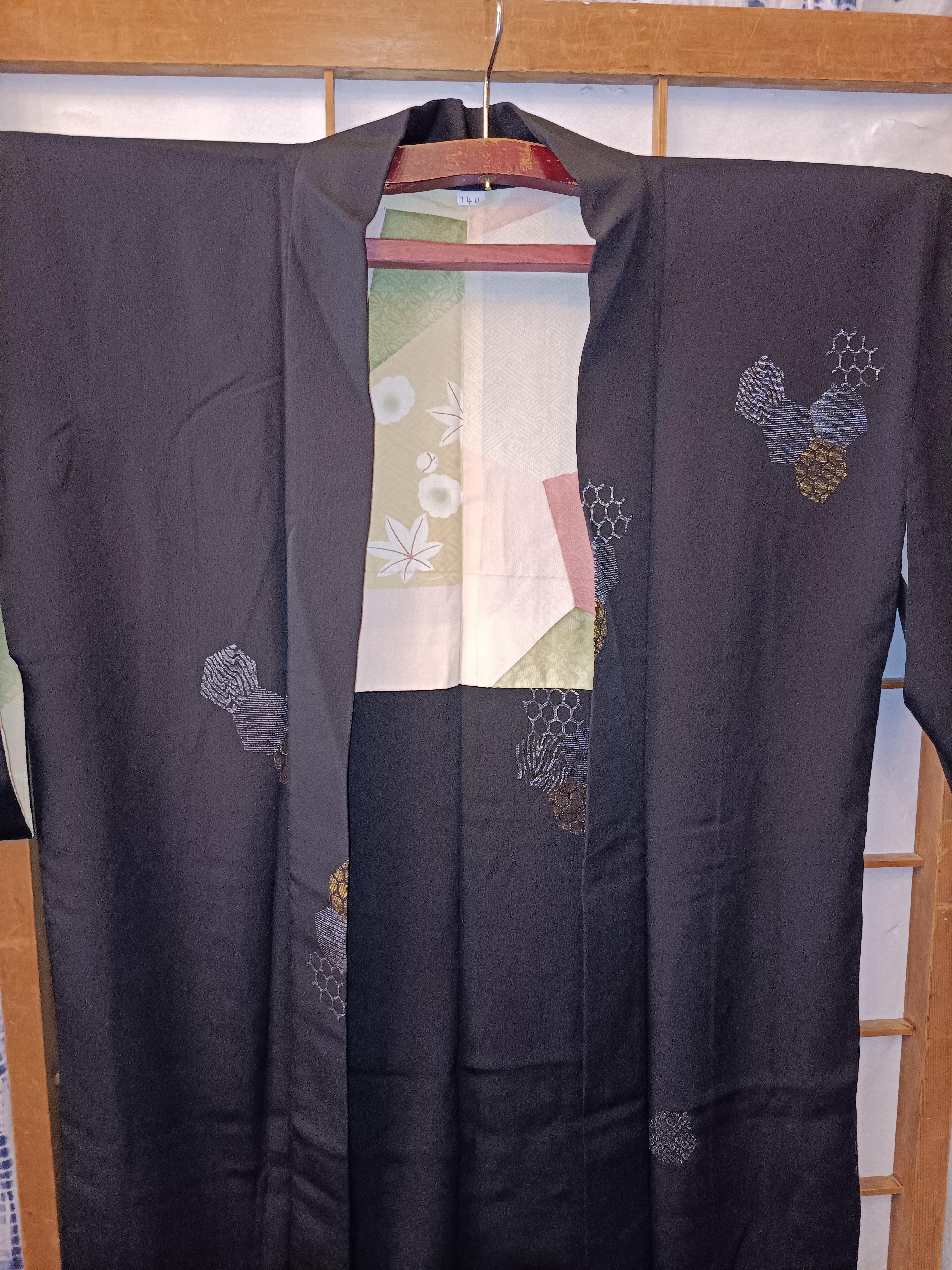Showa Japanese silk jacket HAORI black with gold pattern For Sale