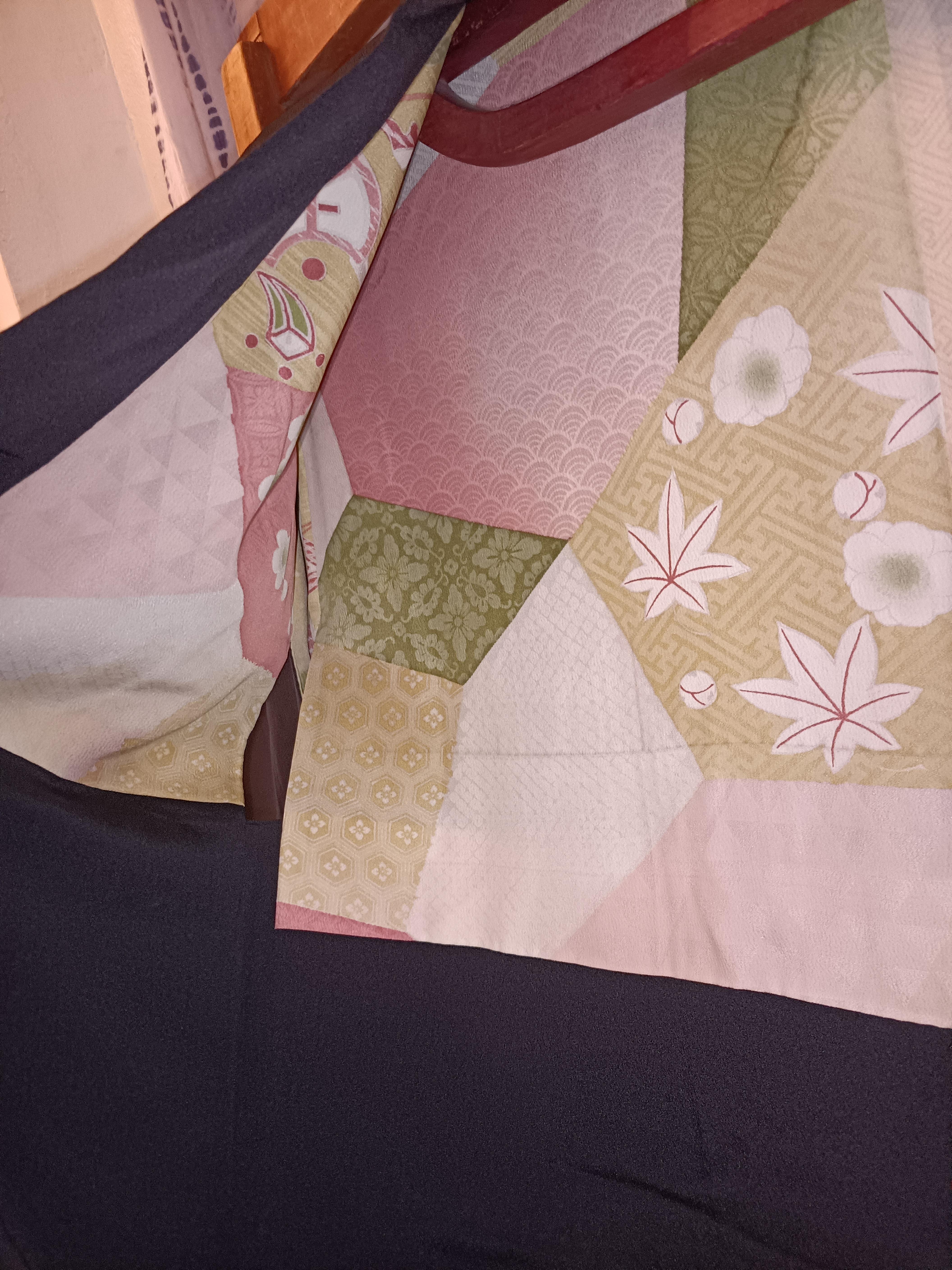 20th Century Japanese silk jacket HAORI black with gold pattern For Sale