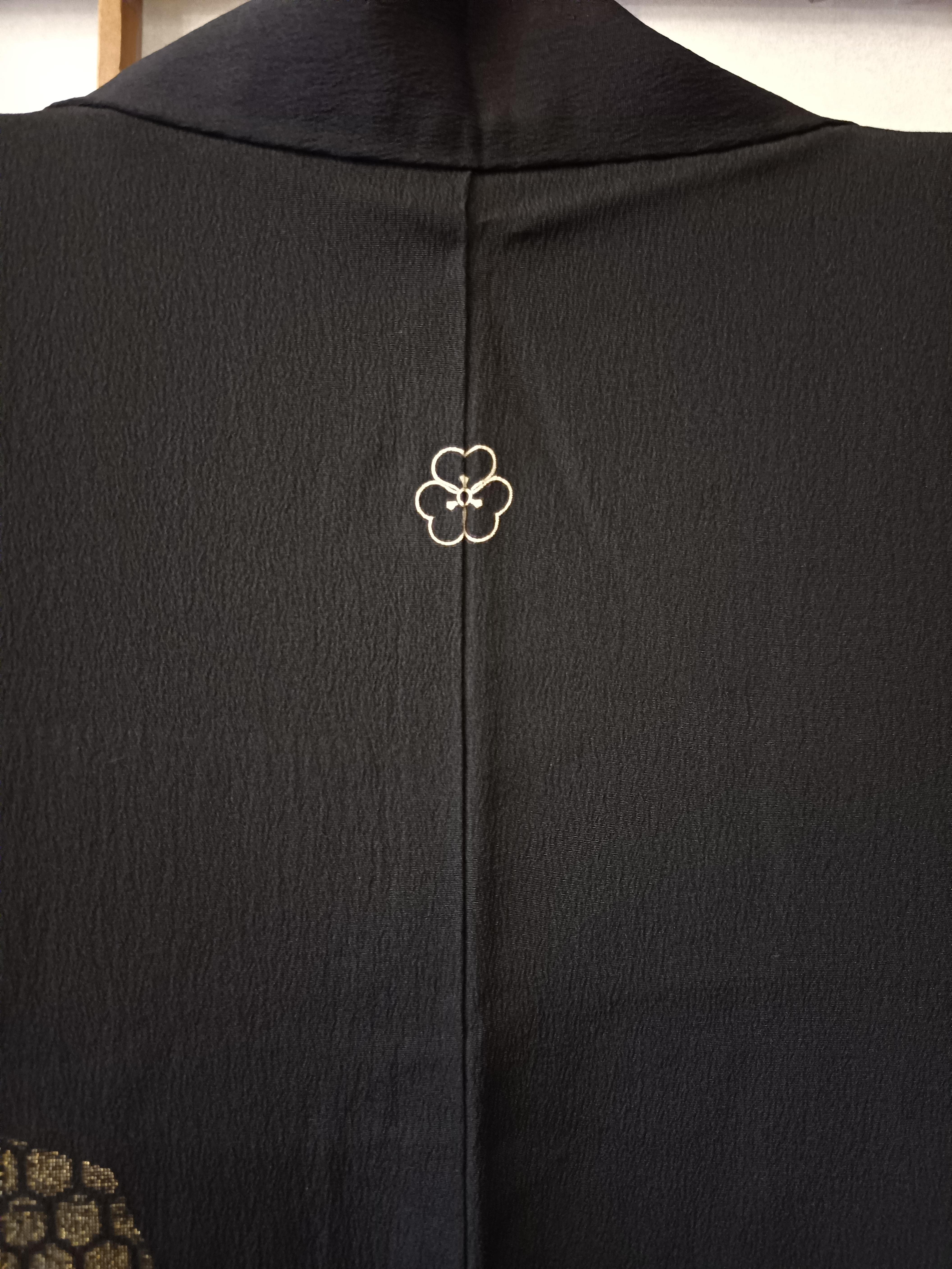 Silk Japanese silk jacket HAORI black with gold pattern For Sale