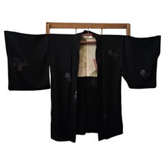 Chaqueta de seda japonesa HAORI negra con estampado dorado