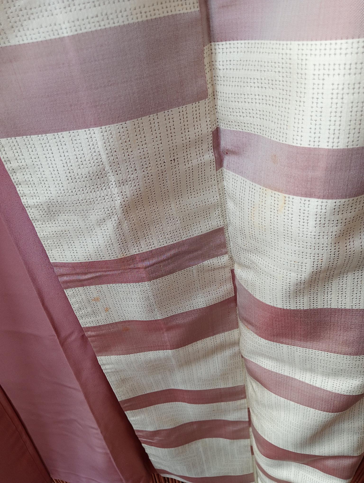 Japanische Seide Kimono beige mit rosa lila mit Mustern 1970er im Angebot 6