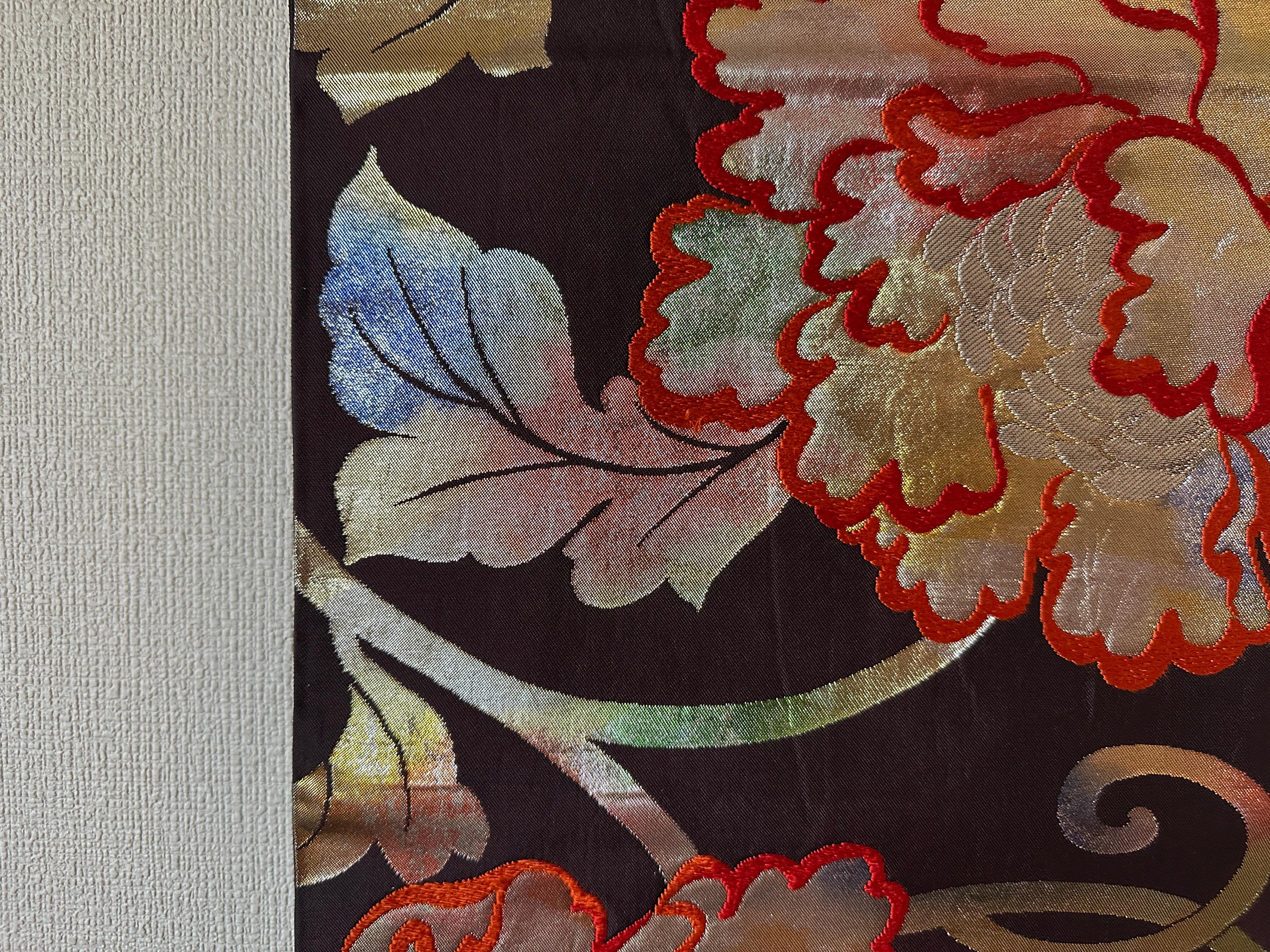 Obi di seta giapponese / runner da tavolo / decorazione da parete con motivo di peonie in vendita 6