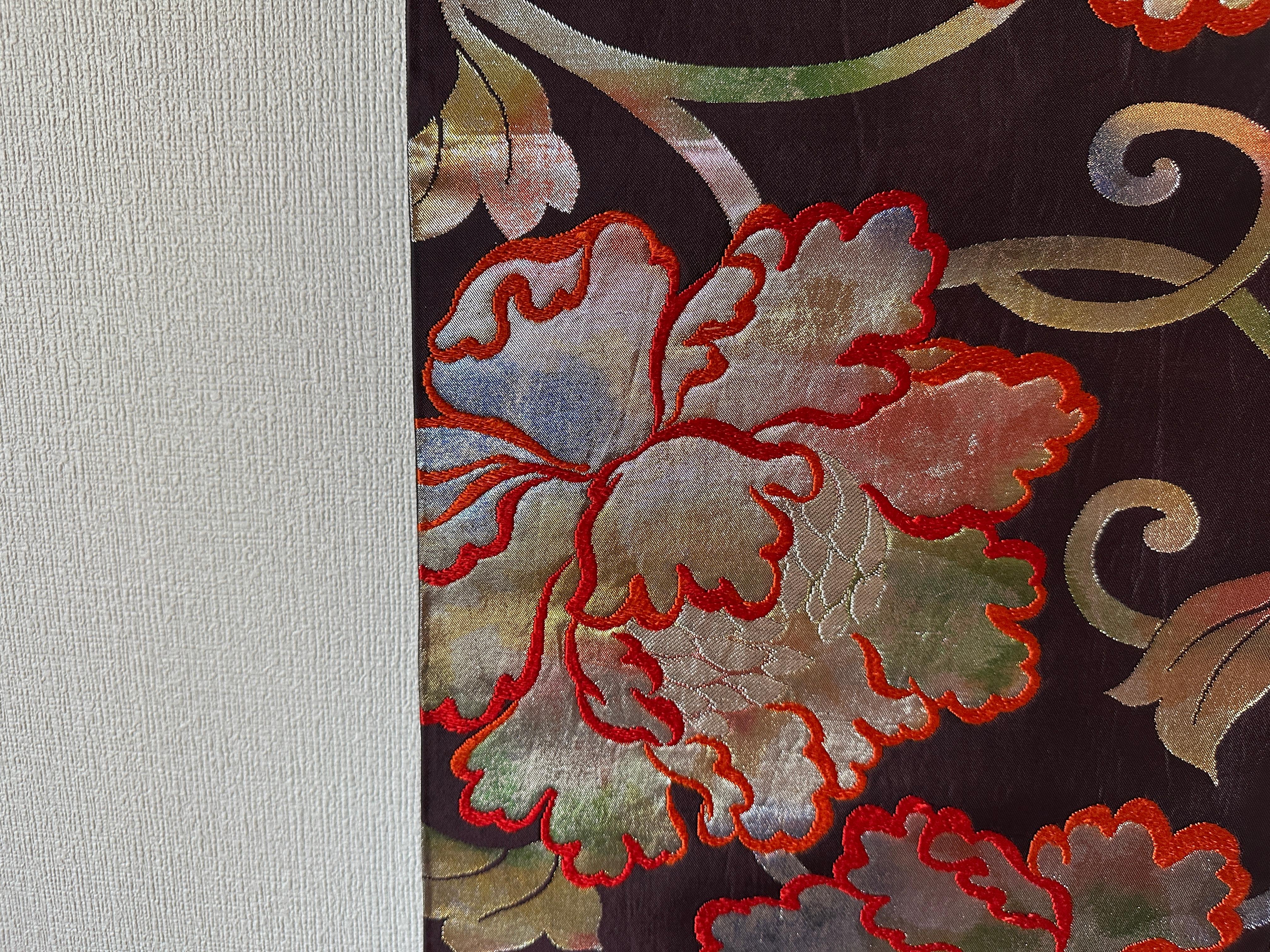 Obi di seta giapponese / runner da tavolo / decorazione da parete con motivo di peonie in vendita 7