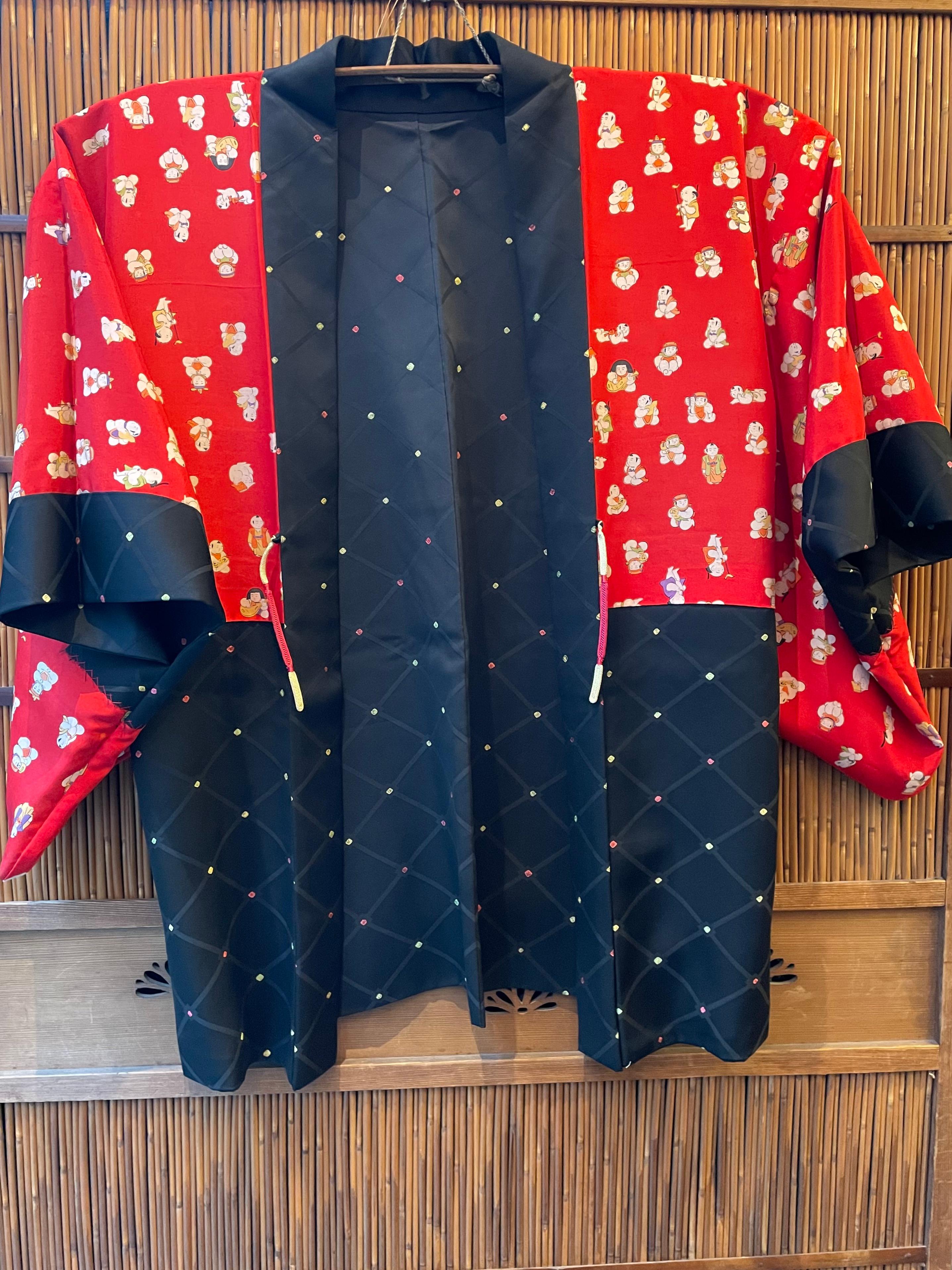 This is a silk jacket which was made in Japan.
It was made in Showa era around 1960s.

The haori is a traditional Japanese hip- or thigh-length jacket worn over a kimono. Resembling a shortened kimono with no overlapping front panels (okumi), the