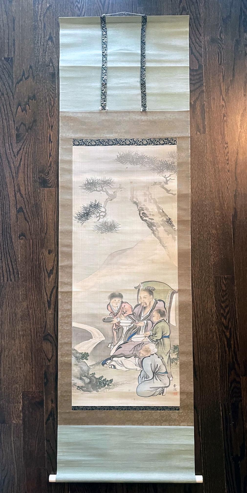 Rouleau de soie japonais suspendu par le peintre Haruki Nanmei (1795-1878) de la fin de la période Edo. Cette peinture à la gouache s'inscrit dans la tradition de l'école de Kano et représente un vieil érudit vêtu d'une longue robe fluide, assis sur