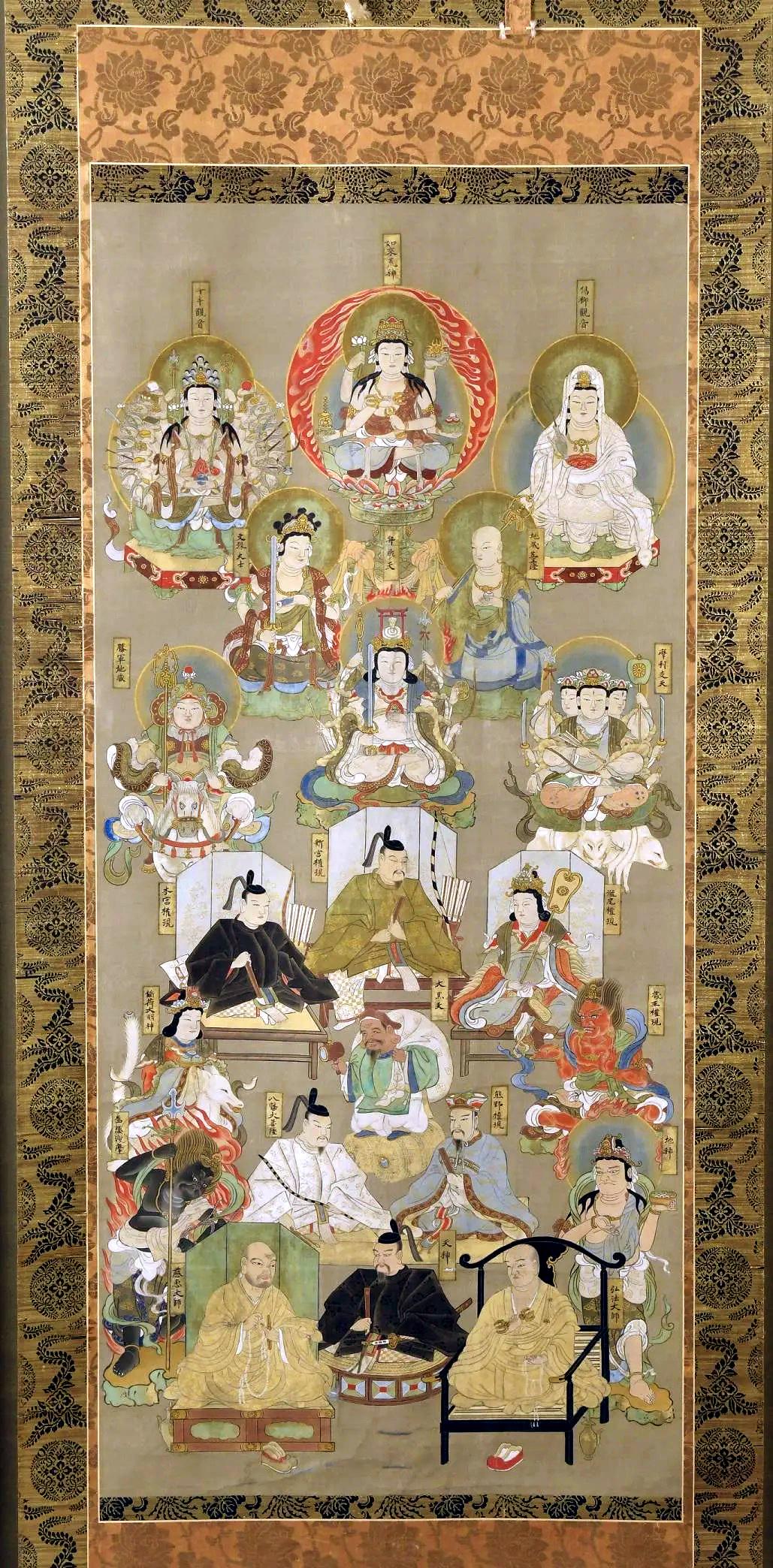 Edo Nyorai-Kojin en soie japonaise à volutes de Suijaku avec des divinités bouddhistes et Shinto mélangées en vente