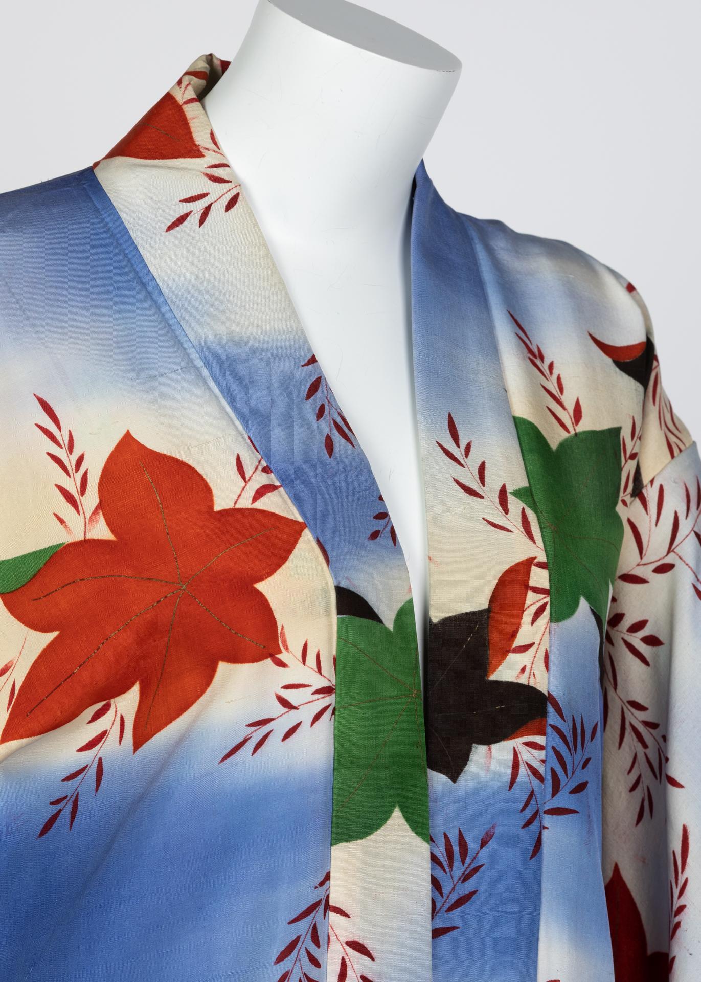 Japanese Silk Watercolor Falling Leaves Kimono Jacket Dress, 1970s For Sale 7