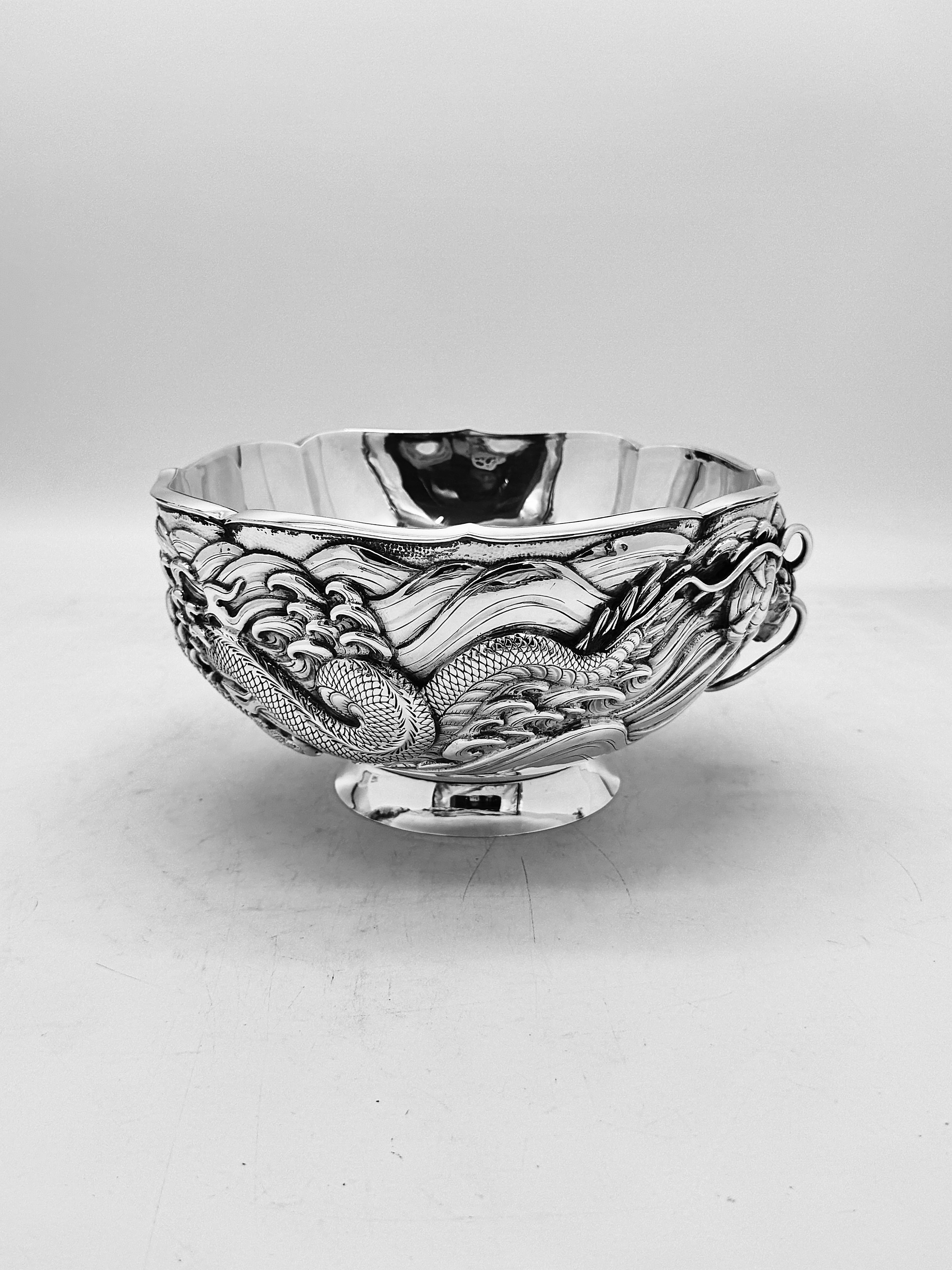 Japanese Silver Bowl In Good Condition For Sale In London, GB