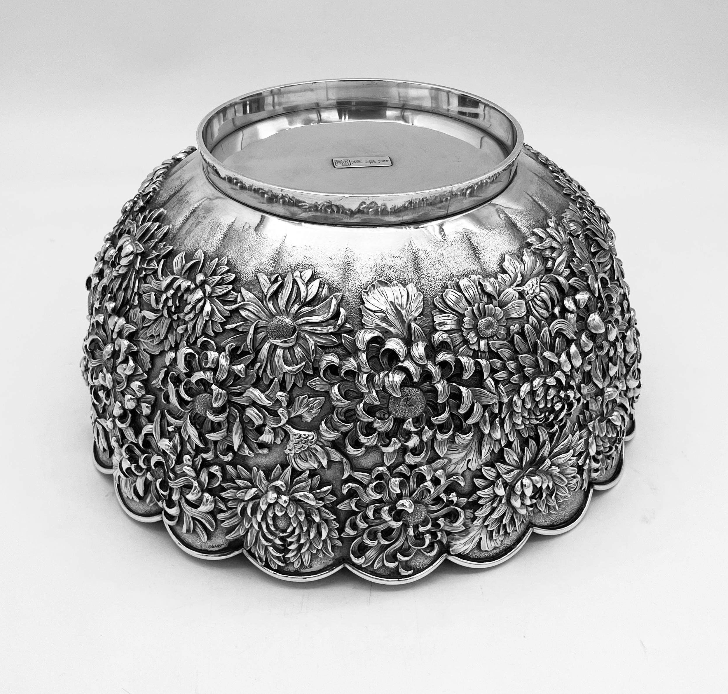 Japanese Silver Bowl with chrysanthemum For Sale 6