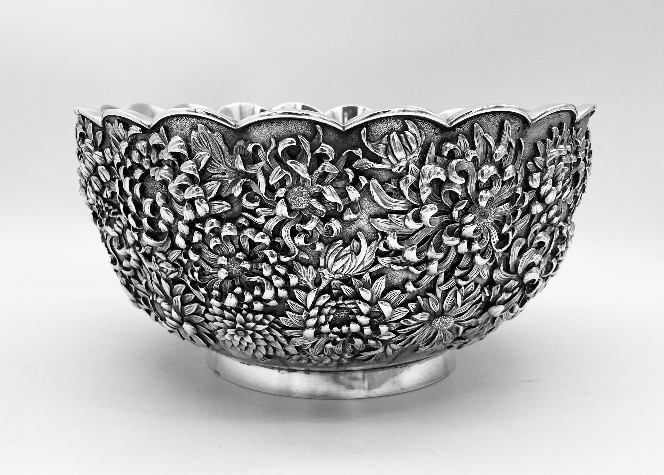 Late 19th Century Japanese Silver Bowl with chrysanthemum For Sale