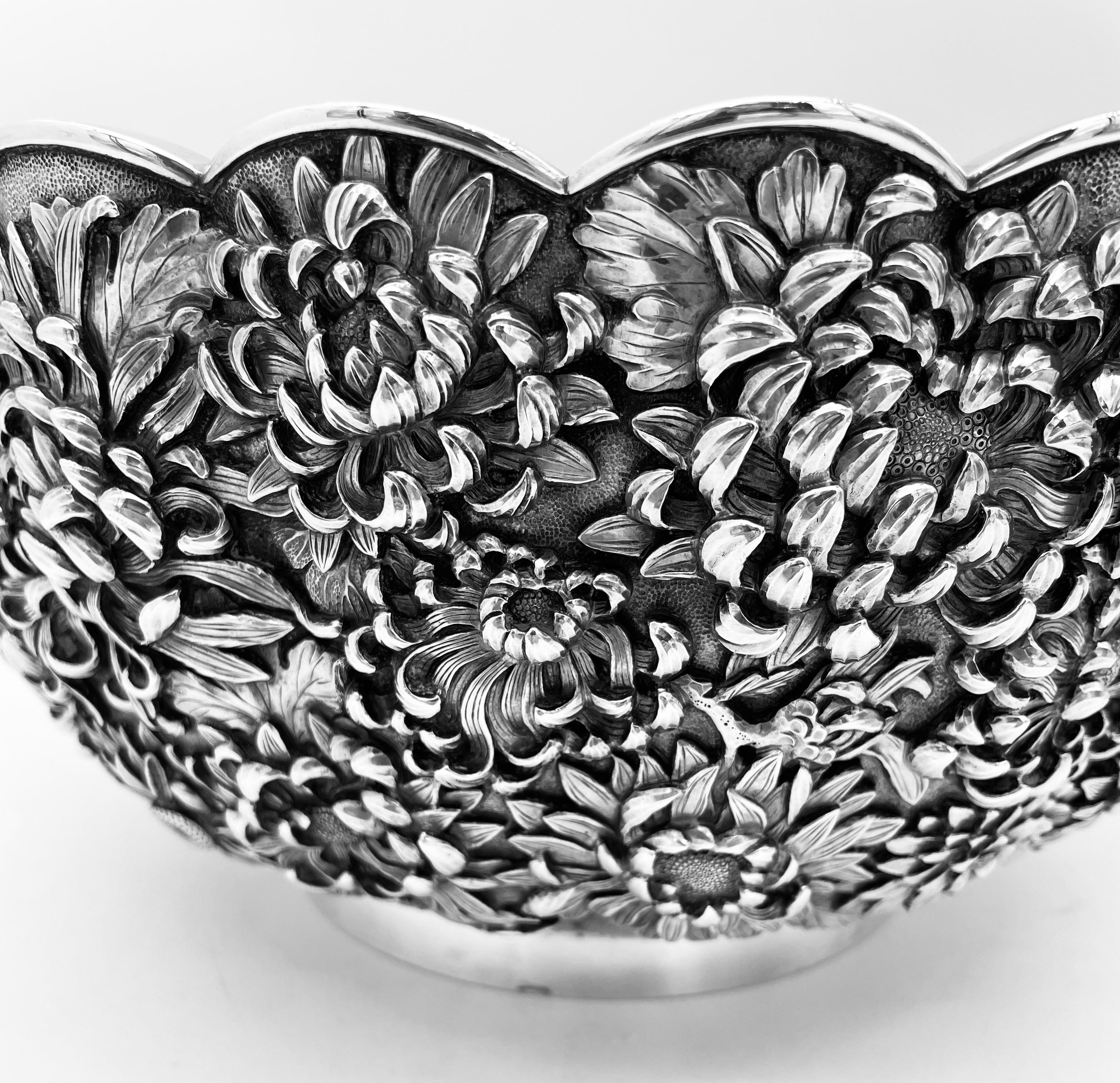 Japanese Silver Bowl with chrysanthemum For Sale 2