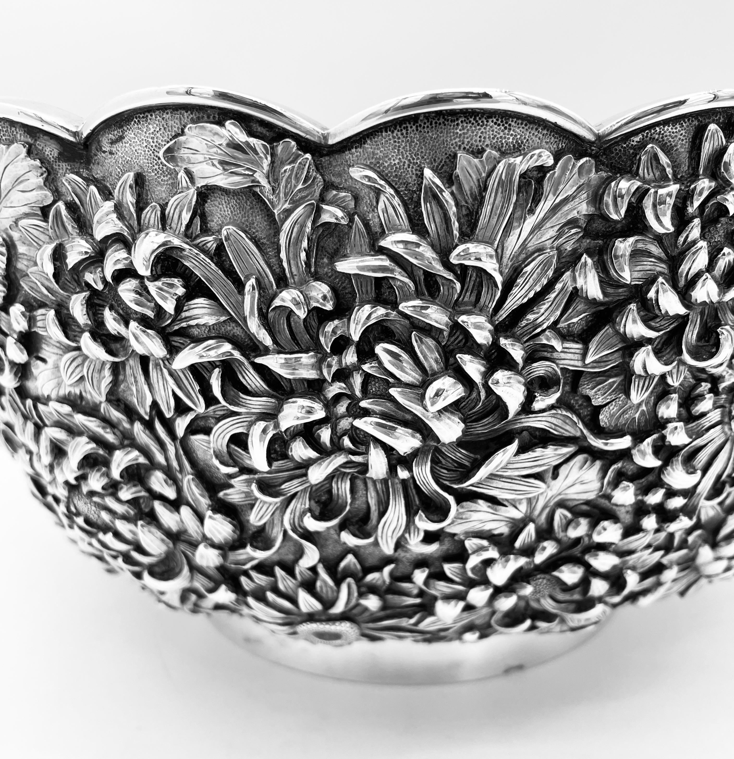 Japanese Silver Bowl with chrysanthemum For Sale 3