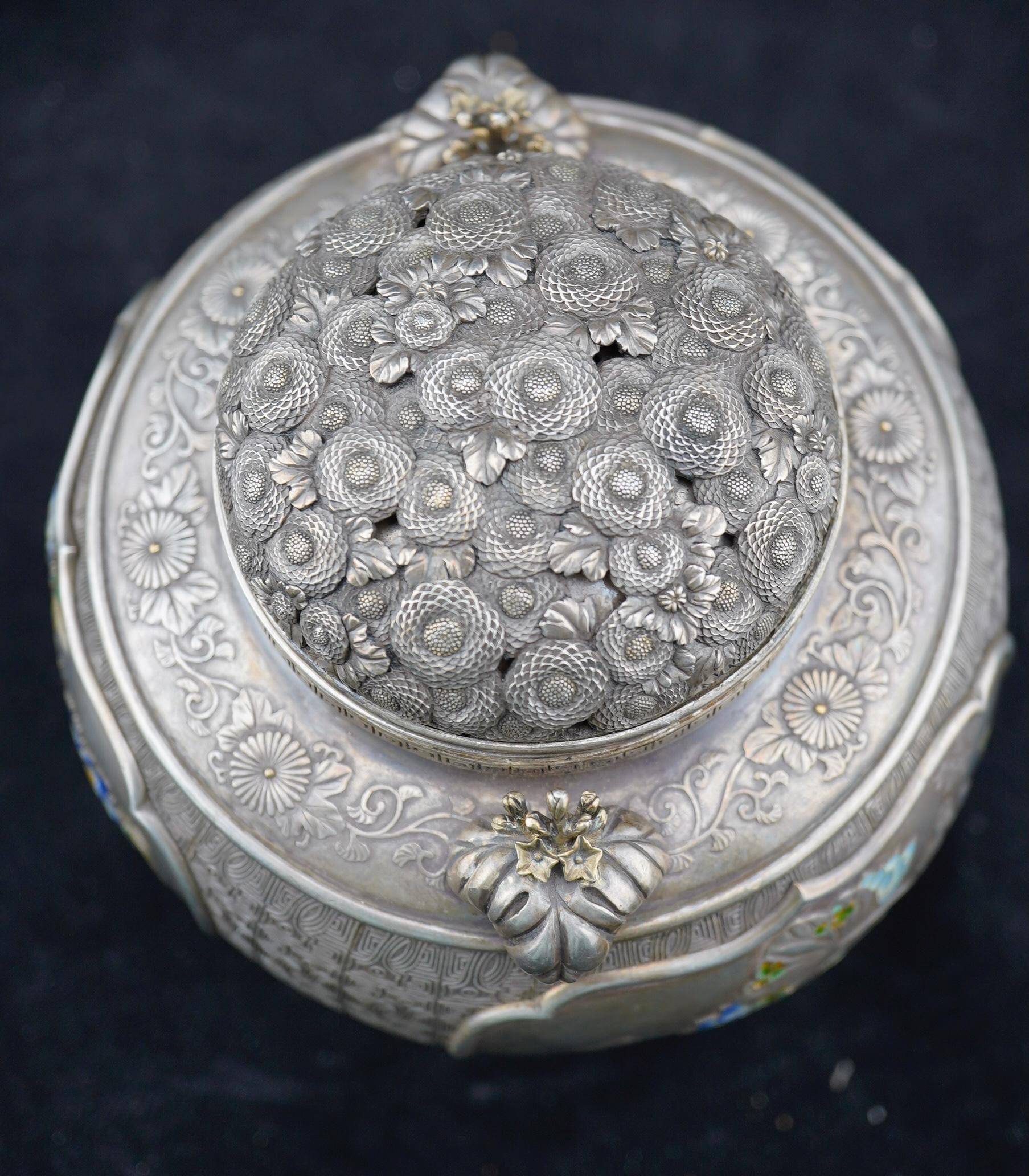 Japanischer Silber-Emaille-Eisbrenner (Koro) aus der Meiji-Periode im Zustand „Hervorragend“ im Angebot in Gainesville, FL