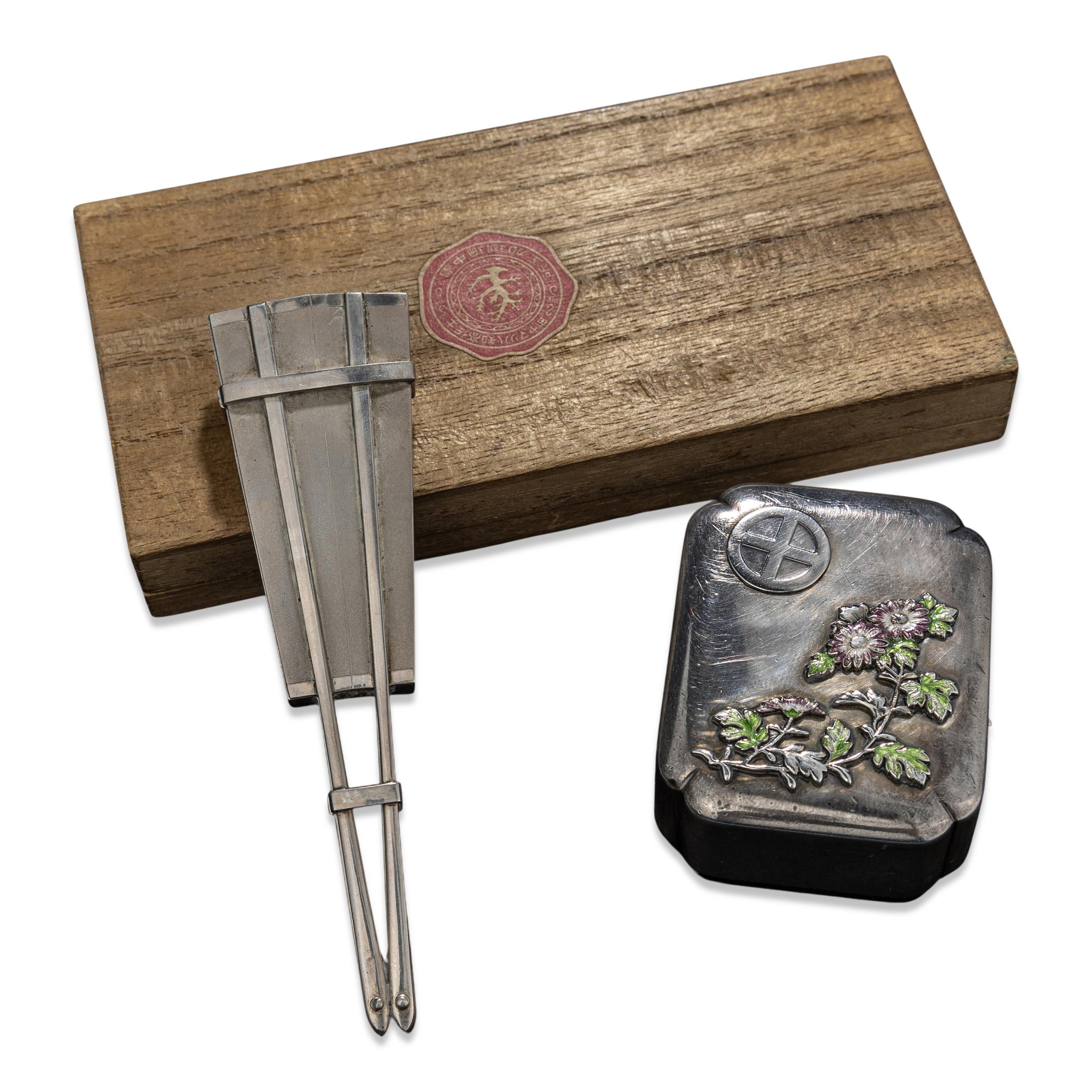 Japanische Fächerschachtel aus Silber im Angebot 1
