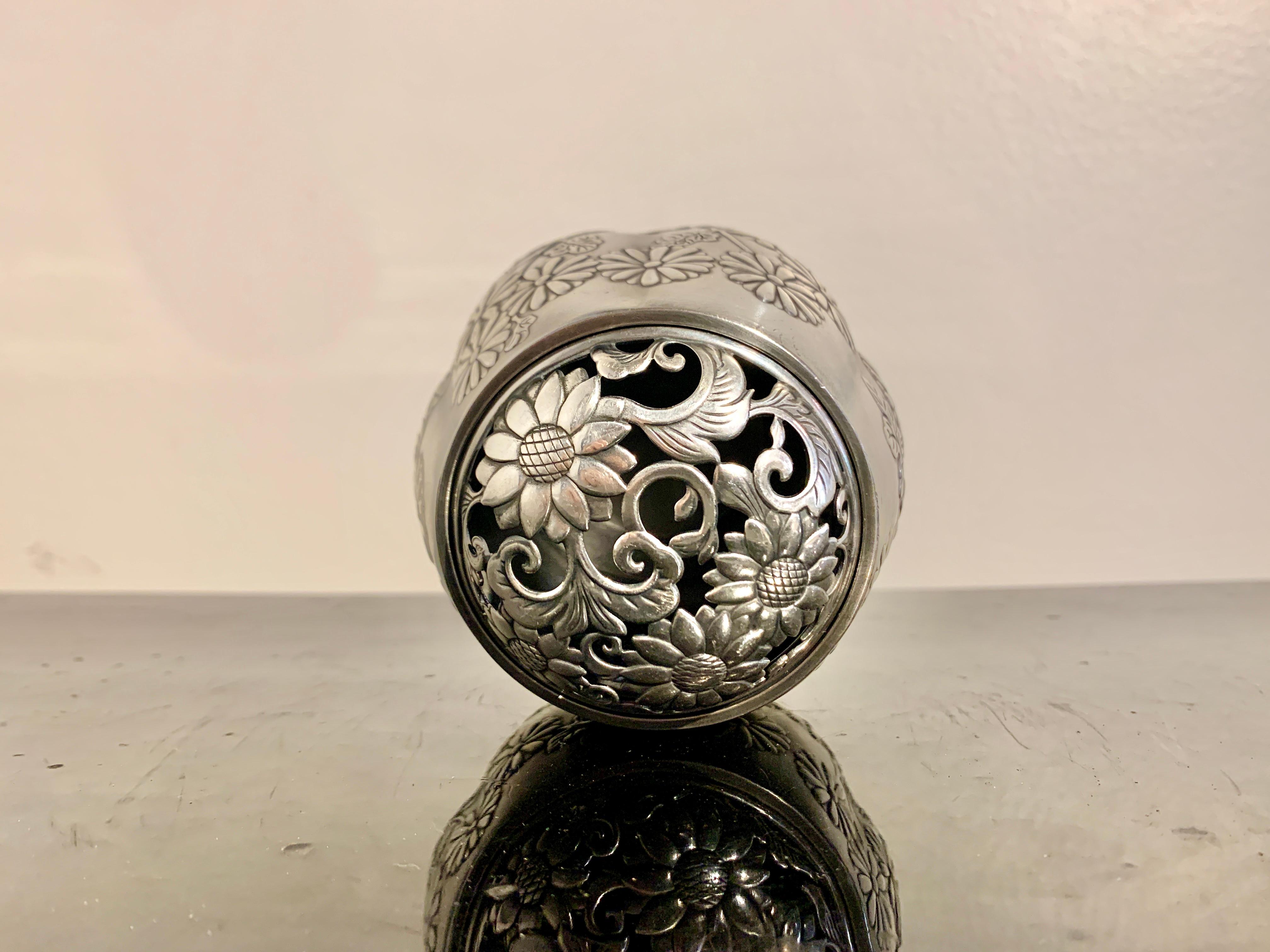 Japanese Silver Incense Burner, Akoda Koro, by Norurma, Meiji Period, Japan For Sale 1