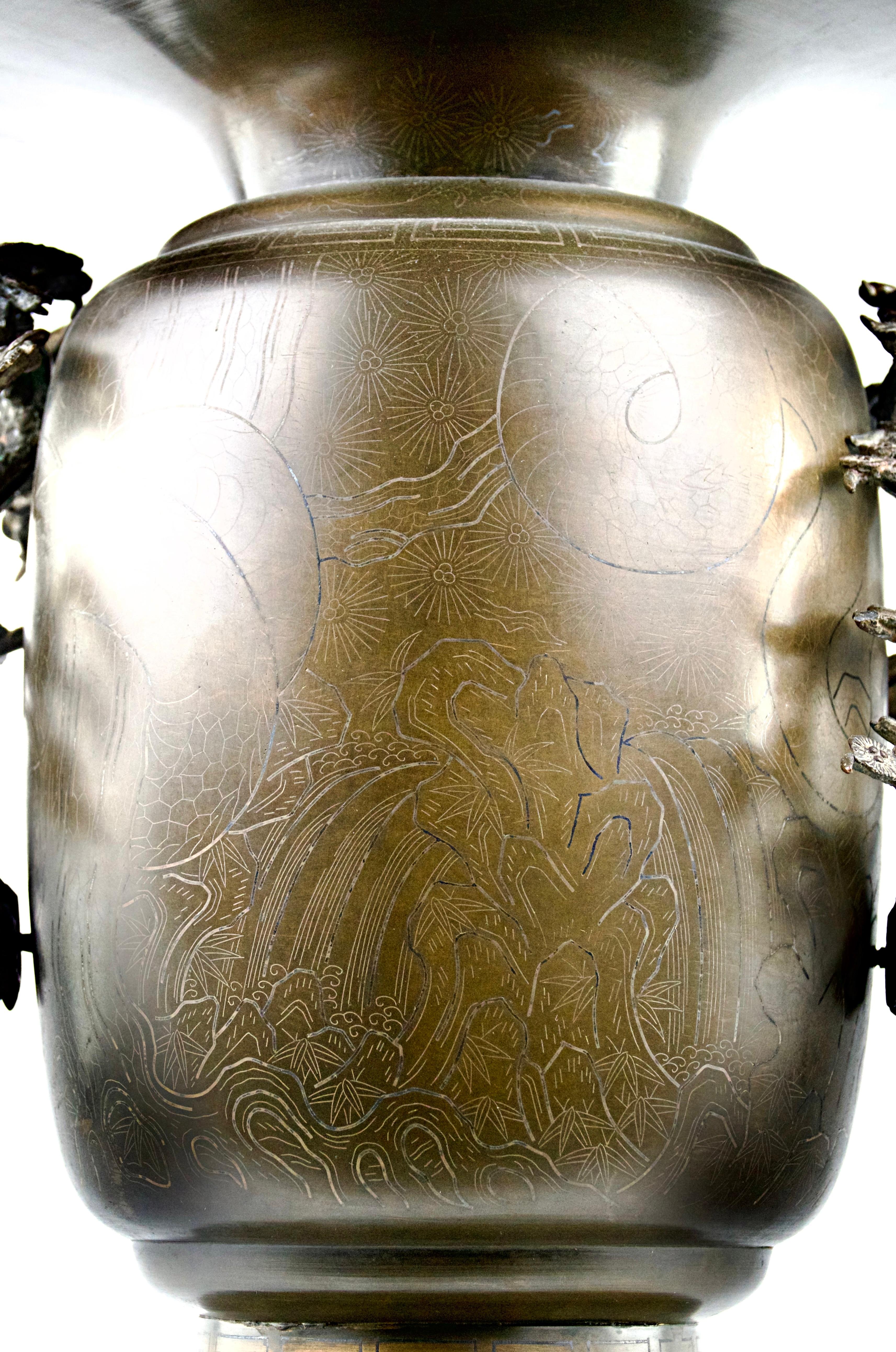 18th Century Japanese Silver Inlay Samuraï and Dragon Vase, Japan, 18th-19th Century For Sale