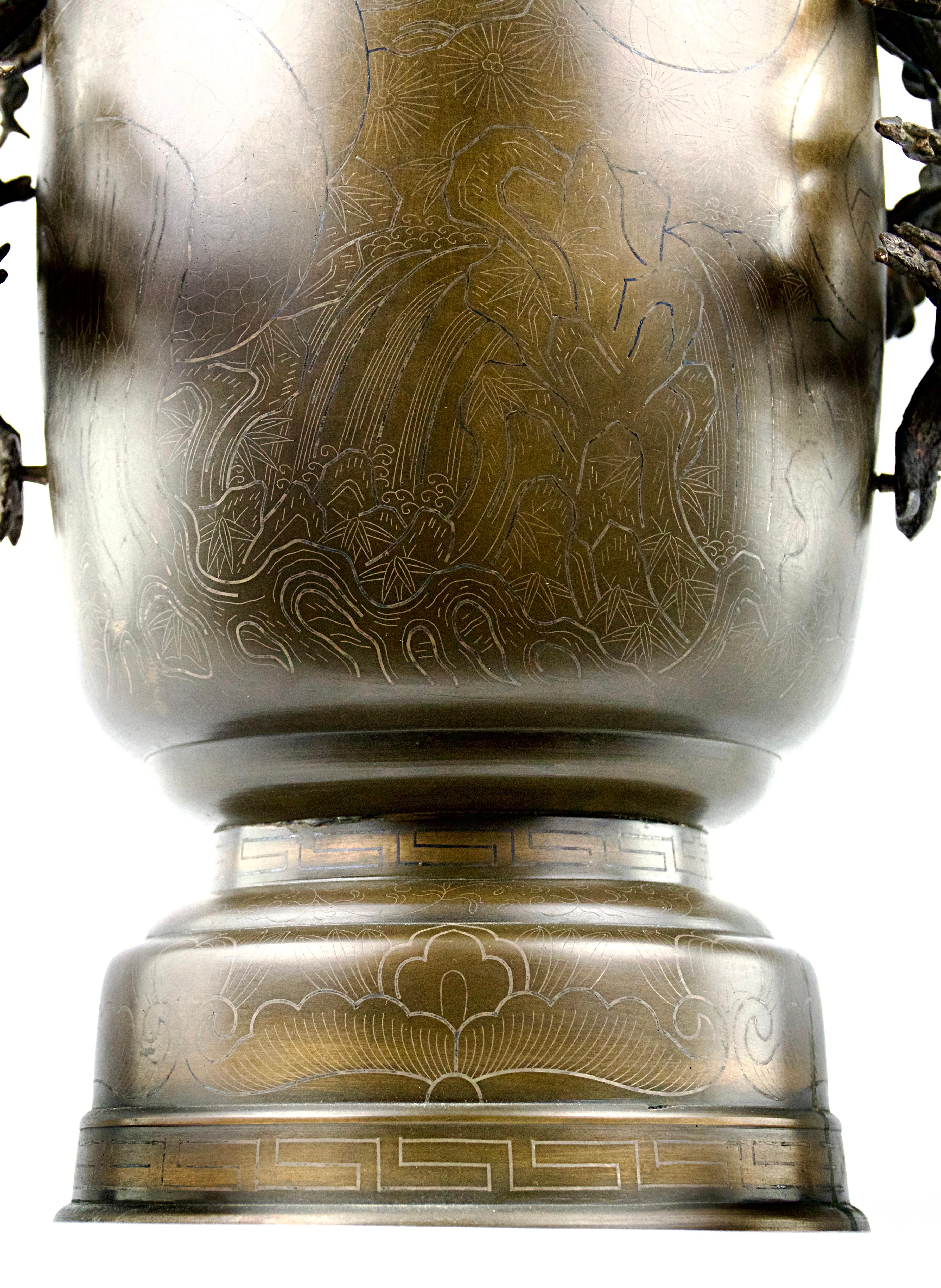 Japanese Silver Inlay Samuraï and Dragon Vase, Japan, 18th-19th Century For Sale 1