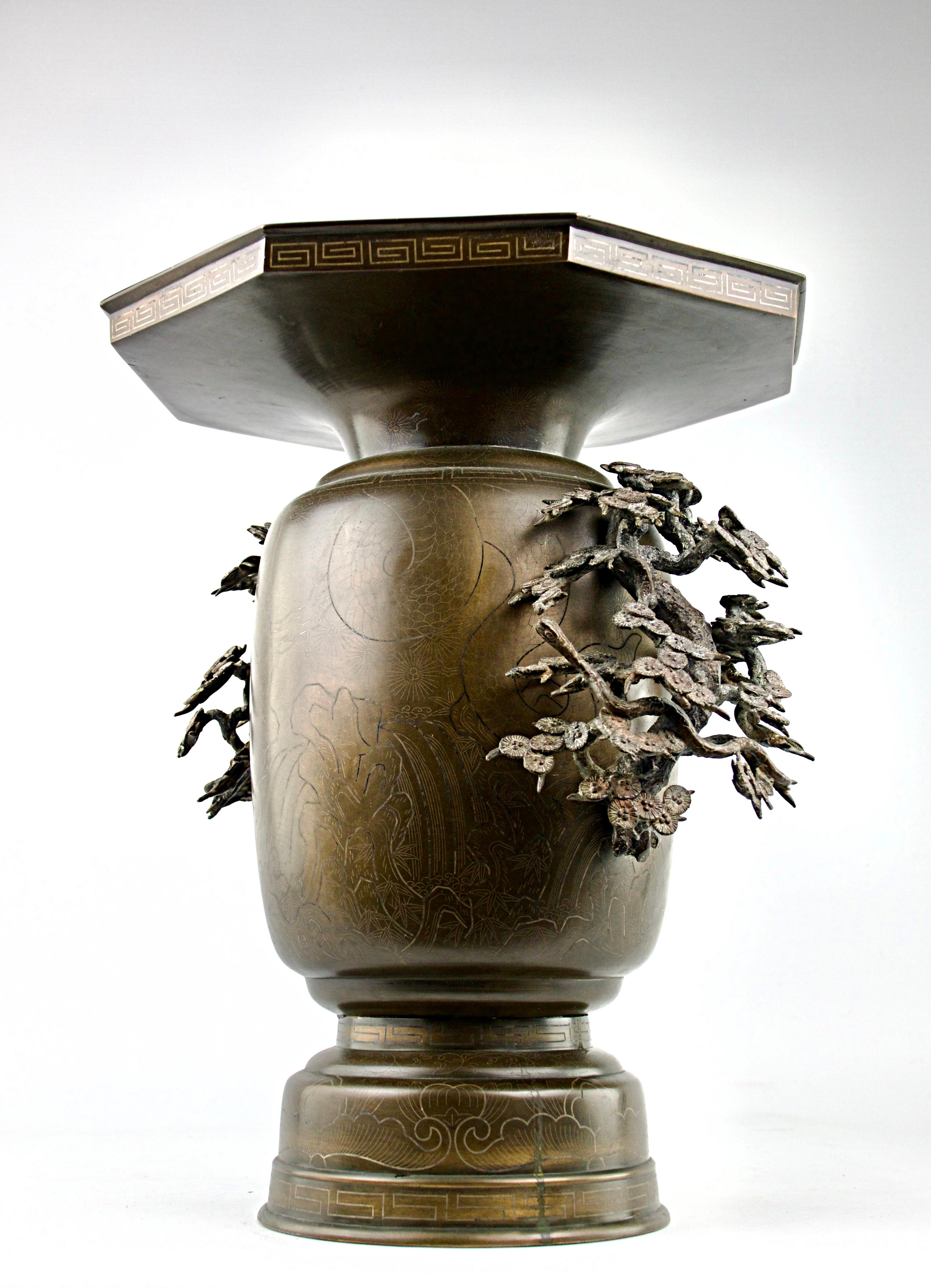 Japanese Silver Inlay Samuraï and Dragon Vase, Japan, 18th-19th Century For Sale 2