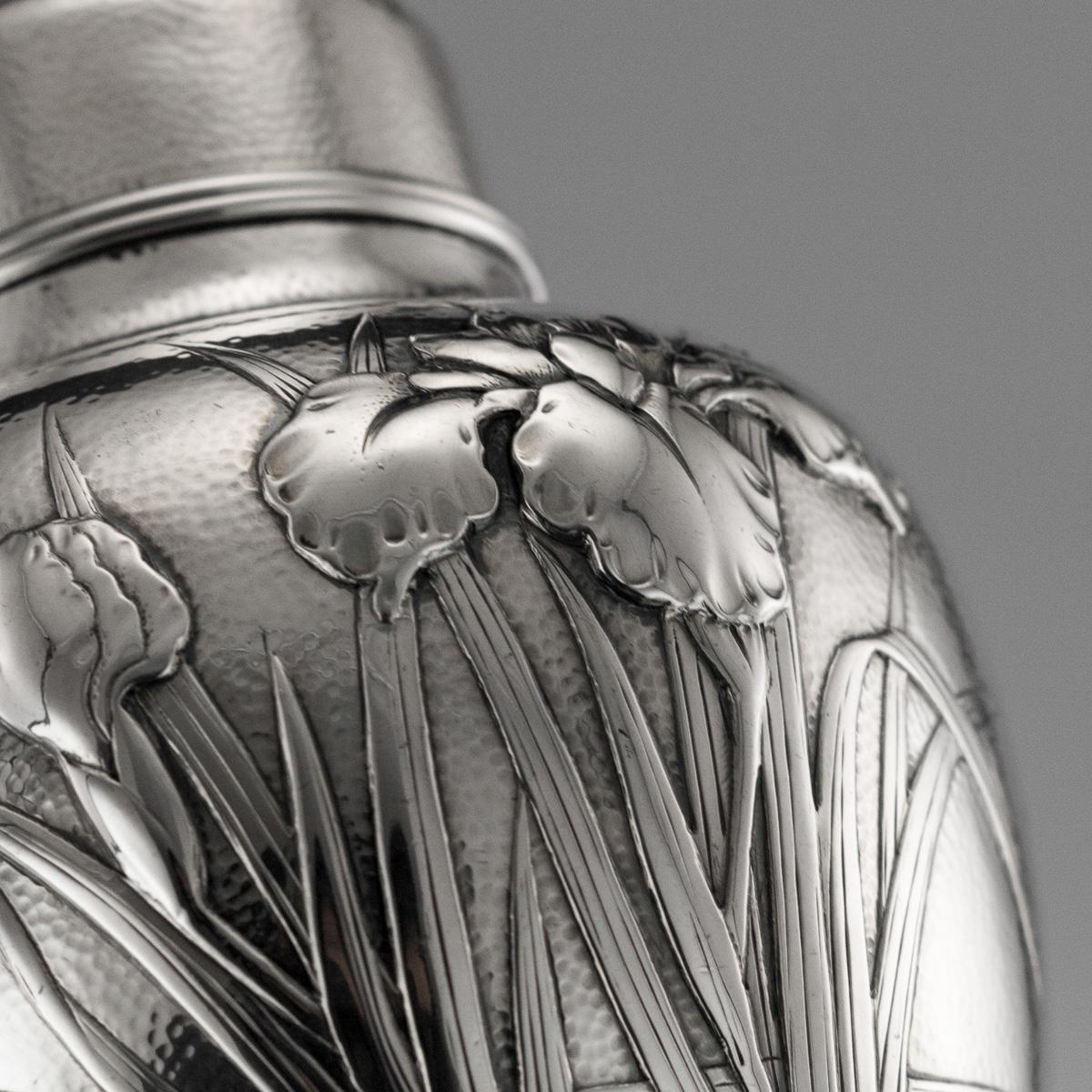 Servizio da tè e caffè massiccio in argento giapponese su vassoio, circa 1900 in vendita 5