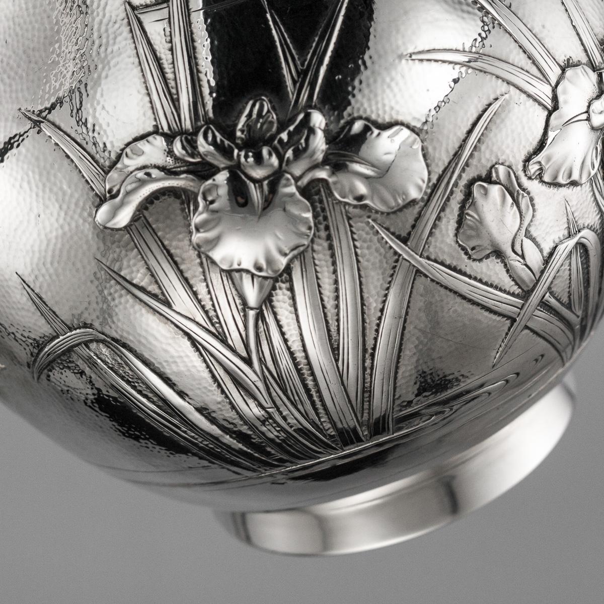 Argento 925 Servizio da tè e caffè massiccio in argento giapponese su vassoio, circa 1900 in vendita