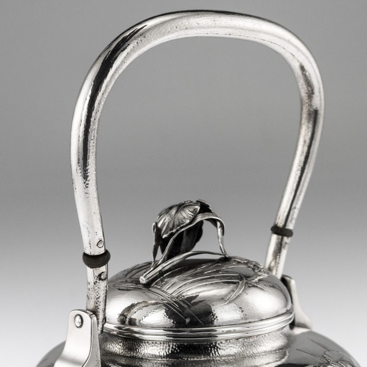 Servizio da tè e caffè massiccio in argento giapponese su vassoio, circa 1900 in vendita 2