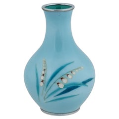Vaso giapponese con montatura in argento e smalto blu cloisonne