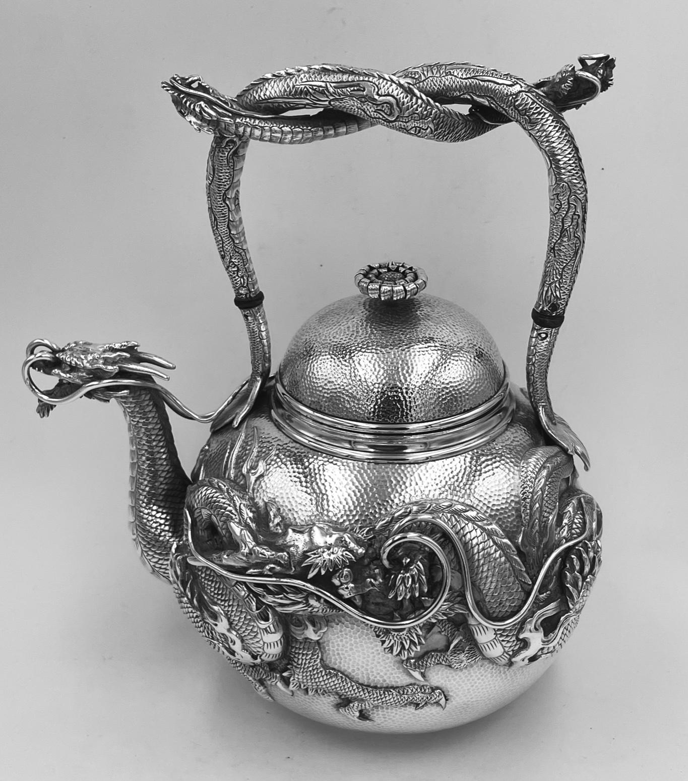 Japanese Silver Meijii Period Tea Kettle with Entwined Dragons Handle In Good Condition In London, GB