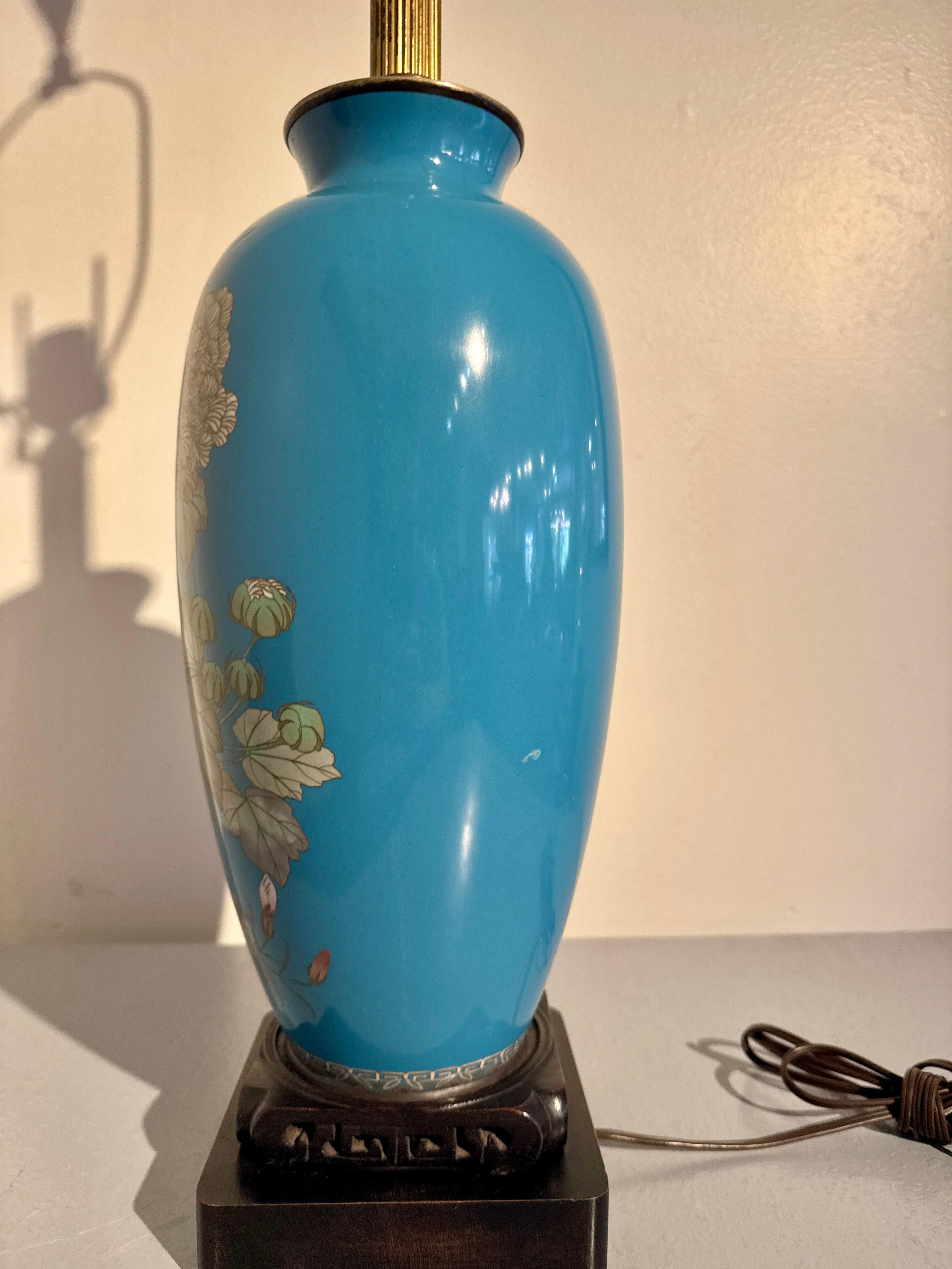 Inizio XX secolo Lampada giapponese con vaso in cloisonne a filo d'argento, periodo Meiji, 1900 circa, Giappone in vendita