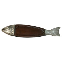 Vassoio da portata giapponese in ottone argentato e legno di noce con pesce