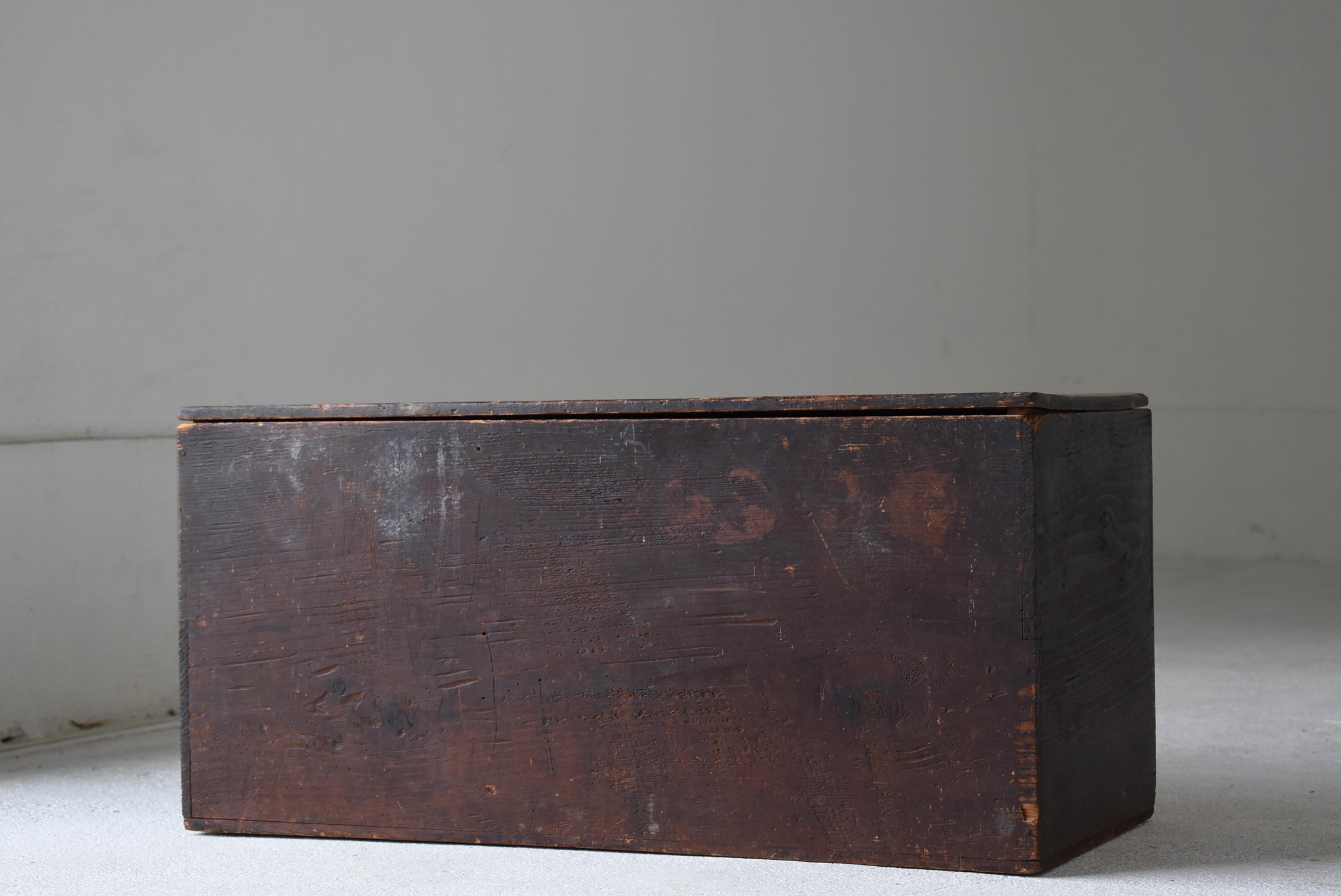 Japanese Antique Storage Box 1860s-1900s / Nightstand Side Table Wabi Sabi For Sale 3