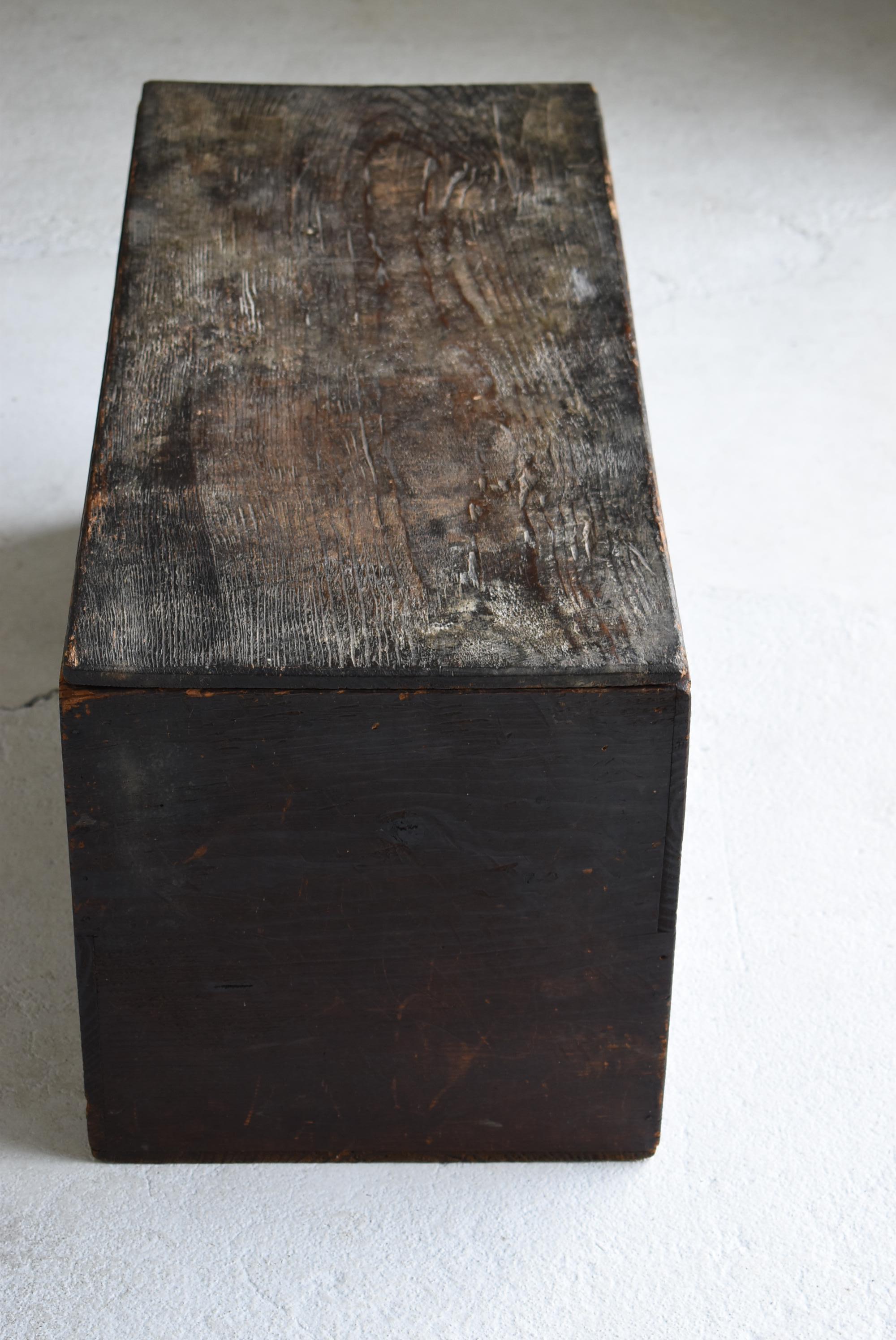 Japanese Antique Storage Box 1860s-1900s / Nightstand Side Table Wabi Sabi For Sale 5