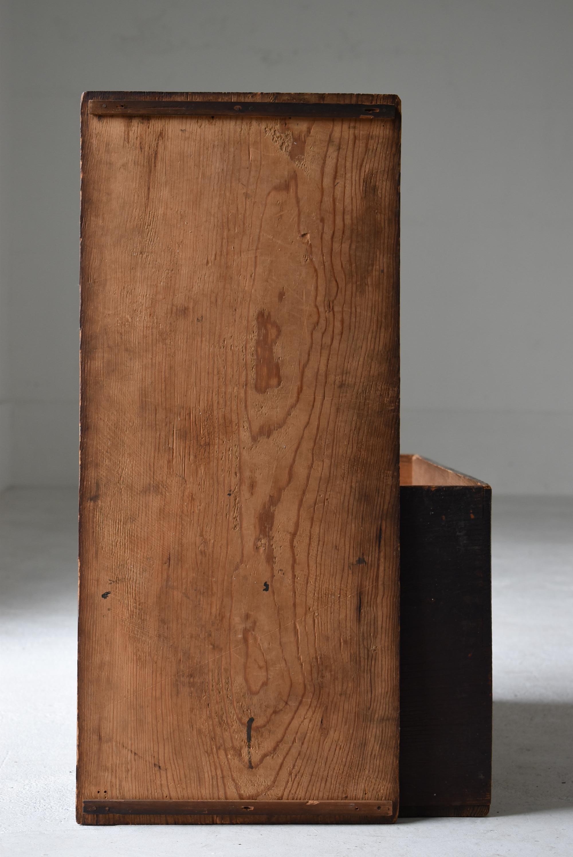 Japanese Antique Storage Box 1860s-1900s / Nightstand Side Table Wabi Sabi For Sale 8