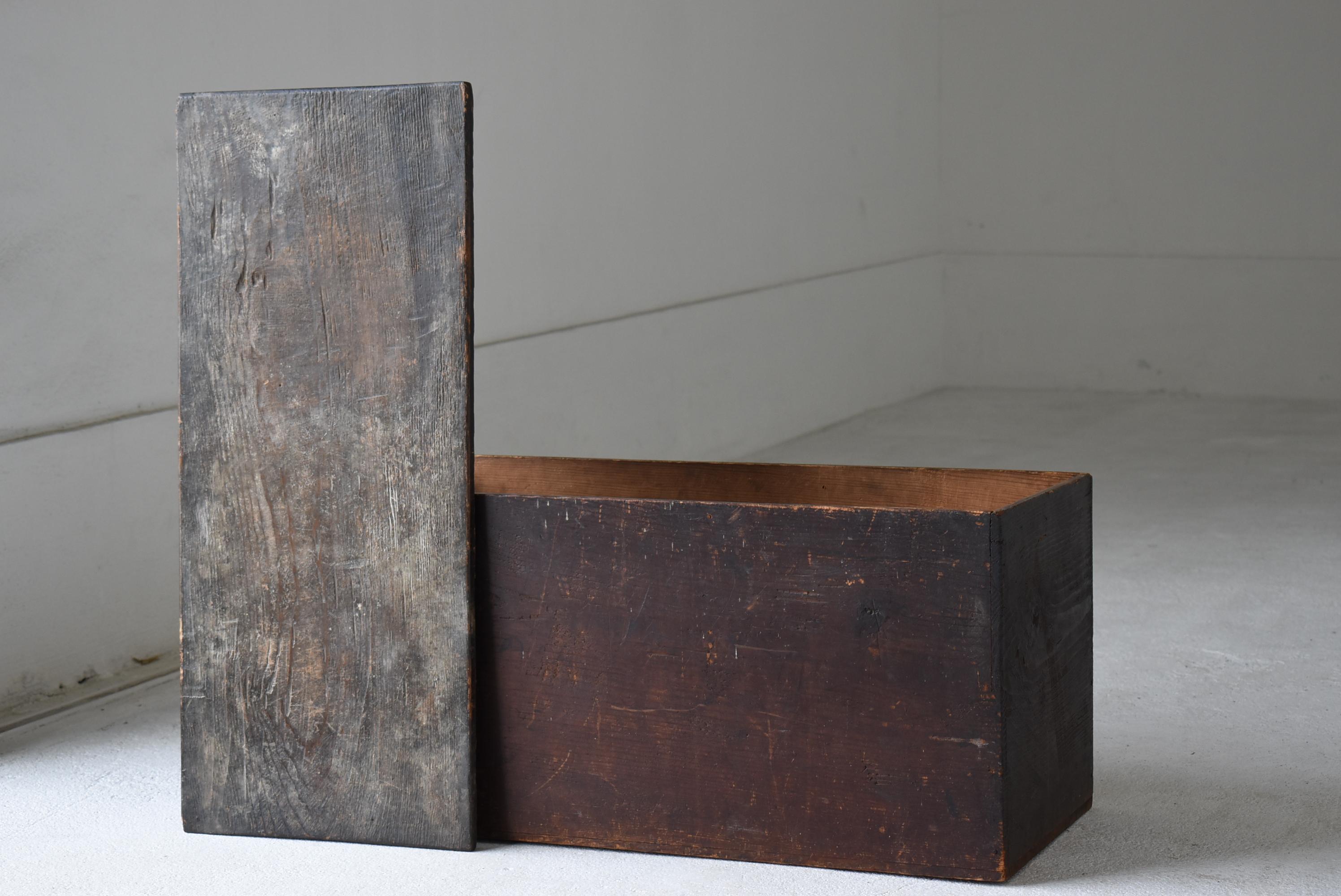 Cedar Japanese Antique Storage Box 1860s-1900s / Nightstand Side Table Wabi Sabi For Sale