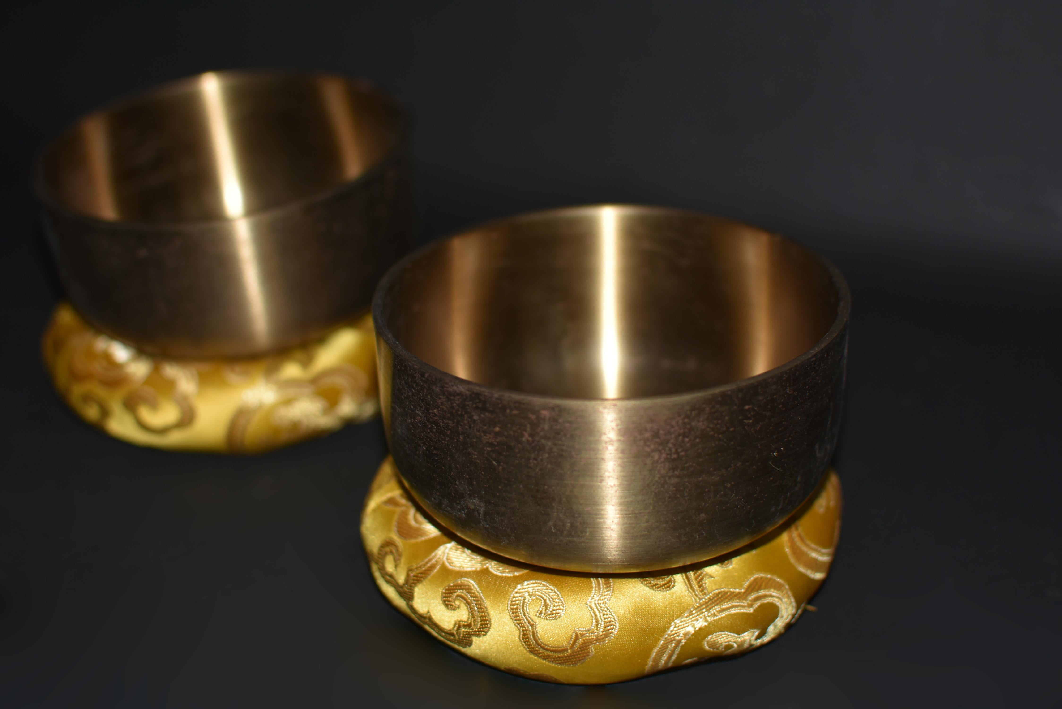 Japanese Singing Bowl Solid Brass Signed Song Bird For Sale 1