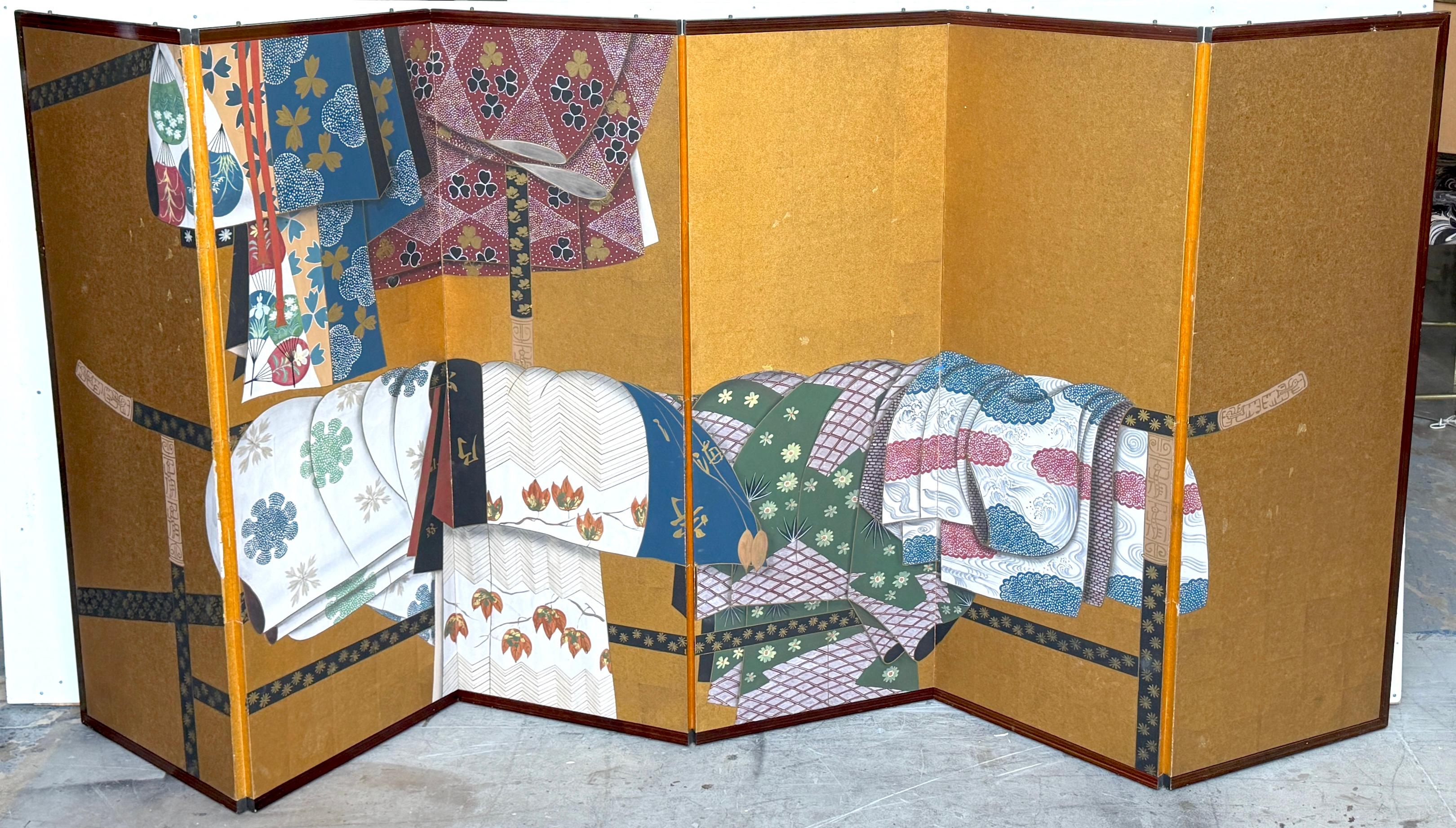 Byōbu/écran japonais à six panneaux représentant des kimonos et des obi drapés sur un Ikō Rac en vente 2